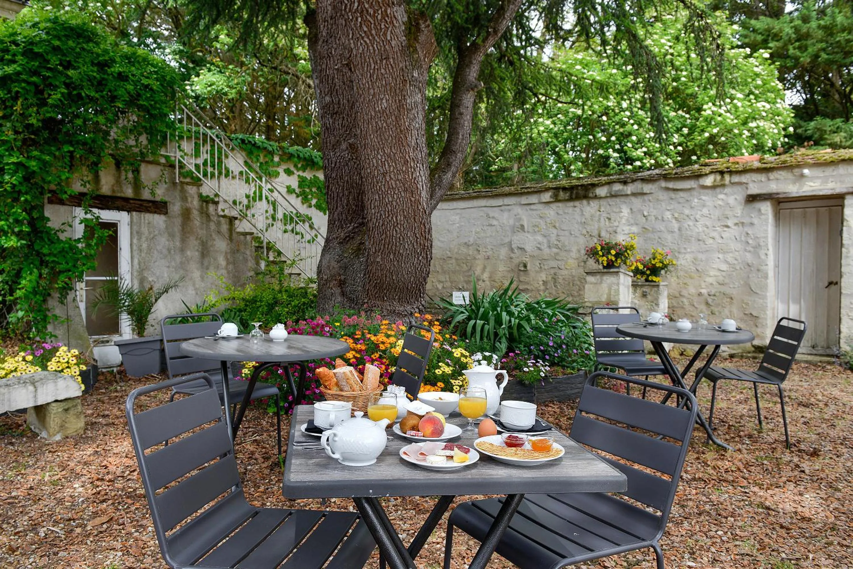 Breakfast in Logis Manoir De La Giraudière