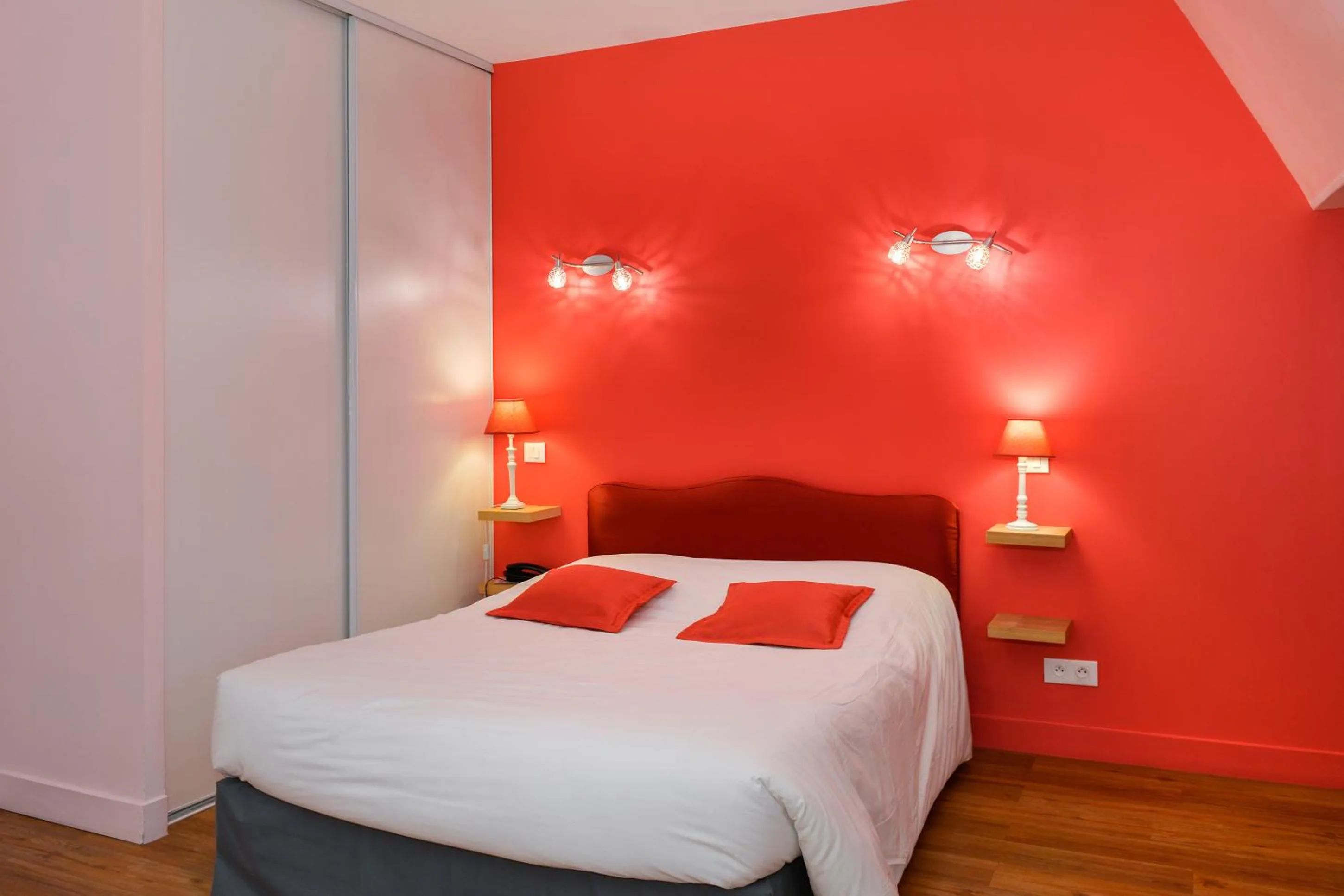 Bed in Logis Manoir De La Giraudière