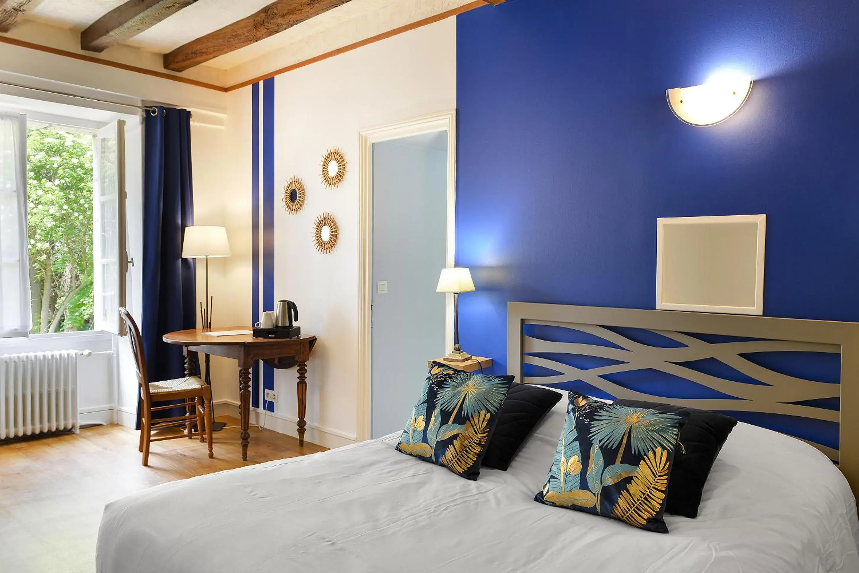 Double Room in Logis Manoir De La Giraudière Double Room in Logis Manoir De La Giraudière