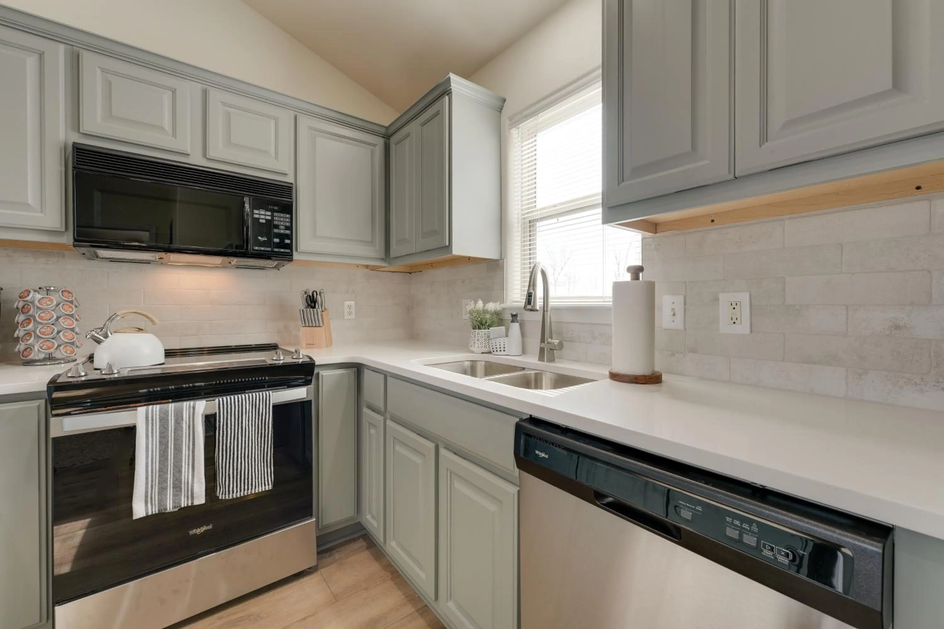 Relax Fireside Getaway 2 Mi to Silver Dollar City