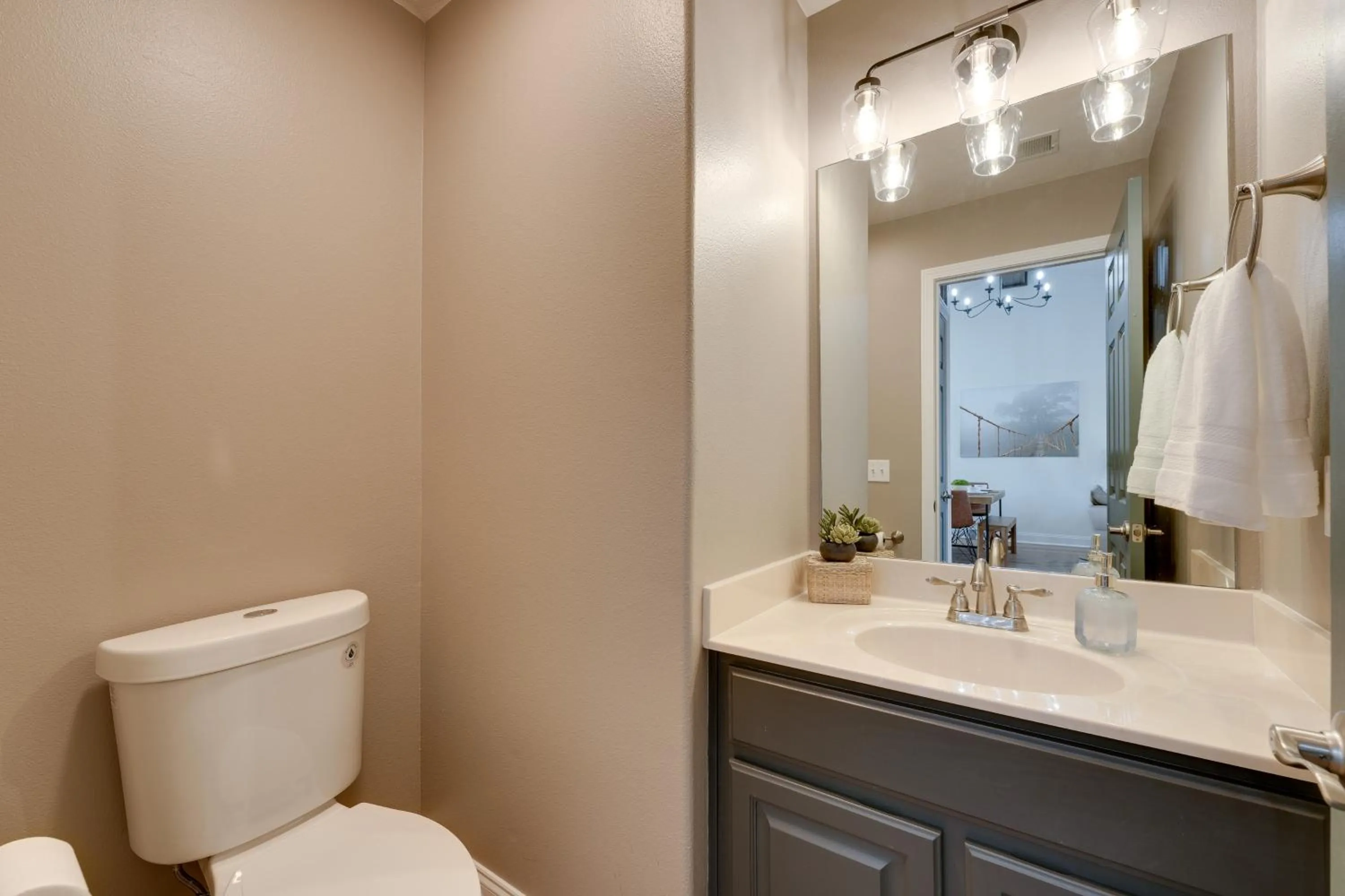 Relax Fireside Getaway 2 Mi to Silver Dollar City