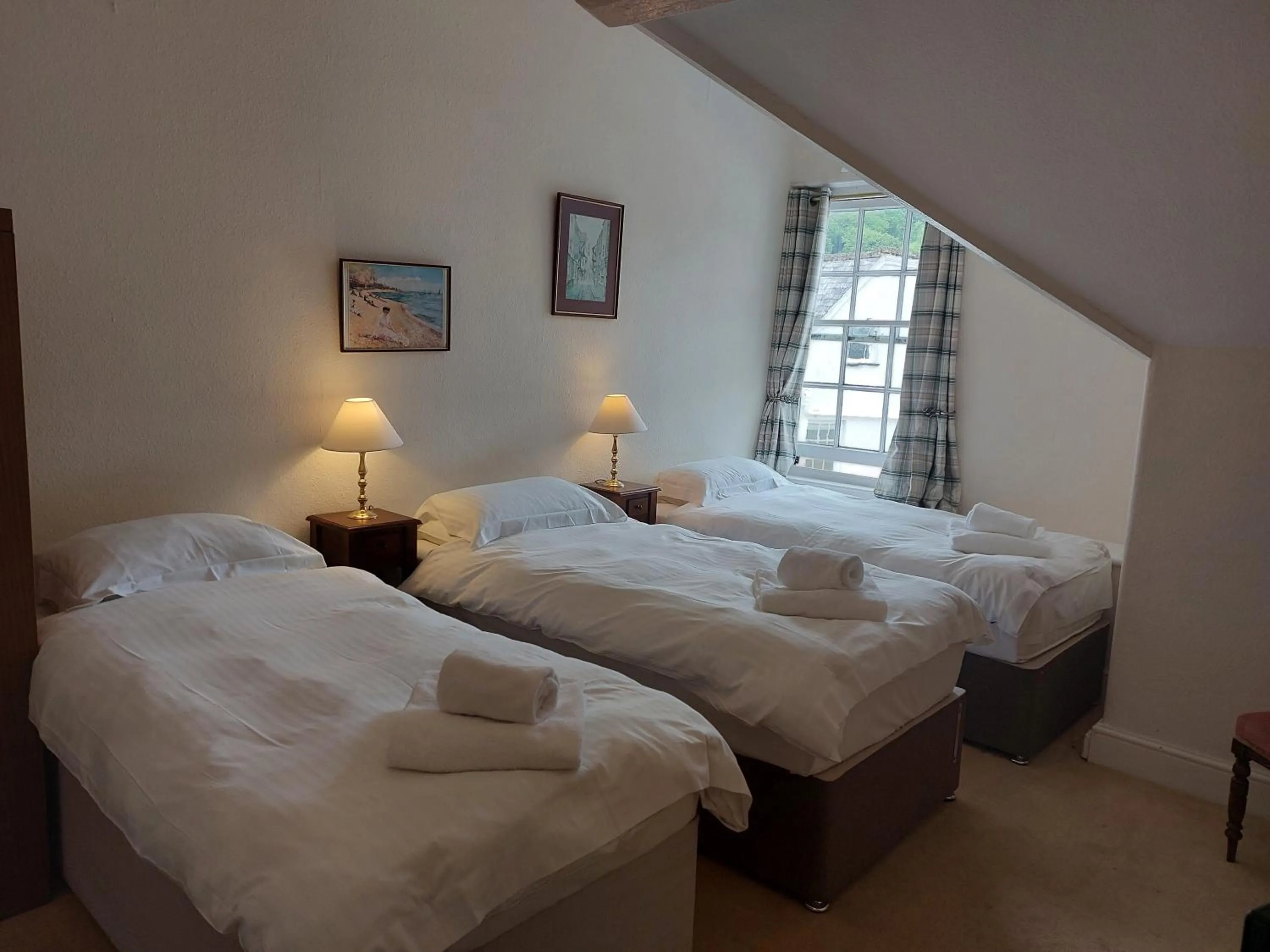 Bedroom, Bed in Lion Hotel Dulverton