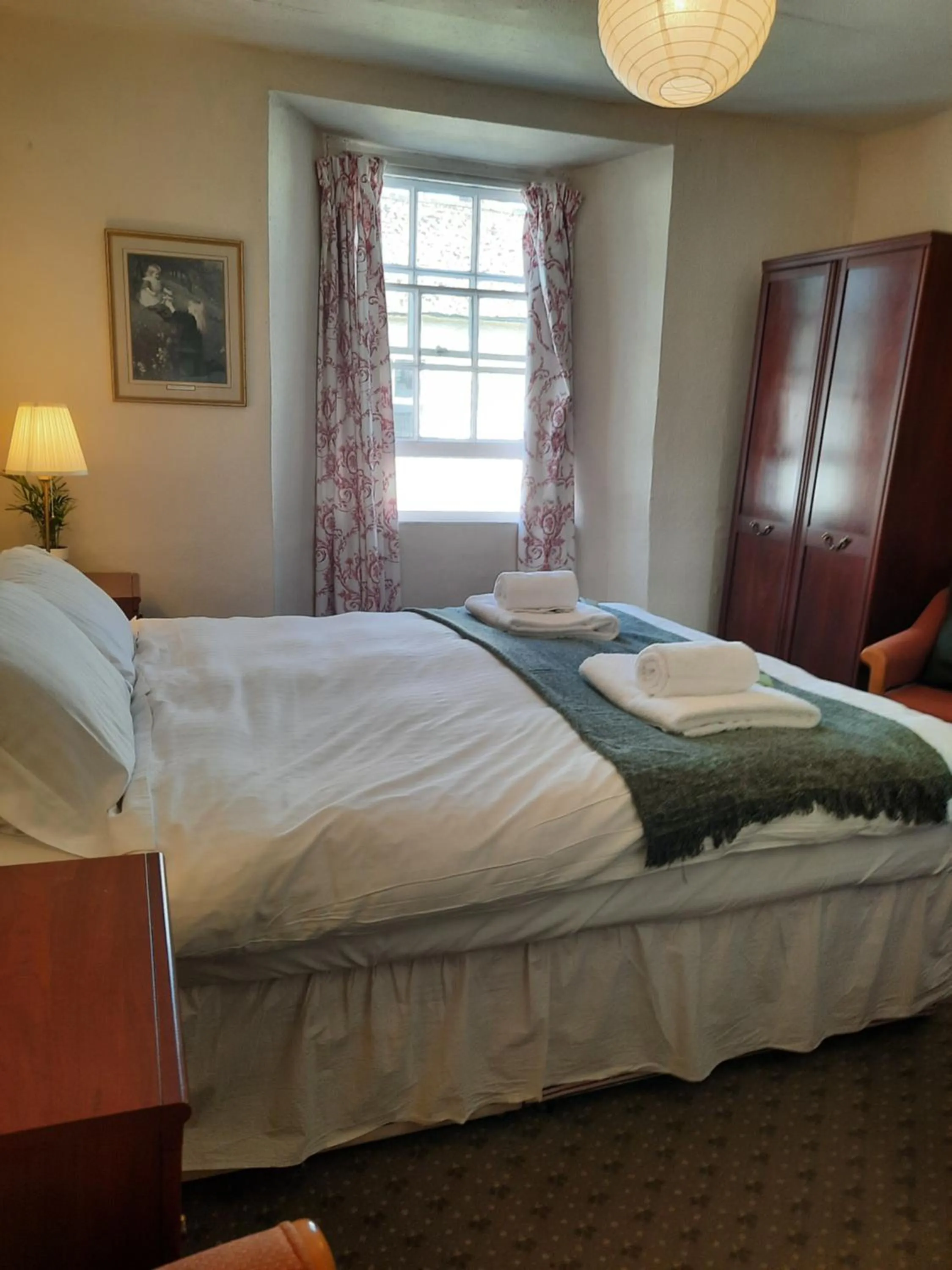 Bedroom, Bed in Lion Hotel Dulverton