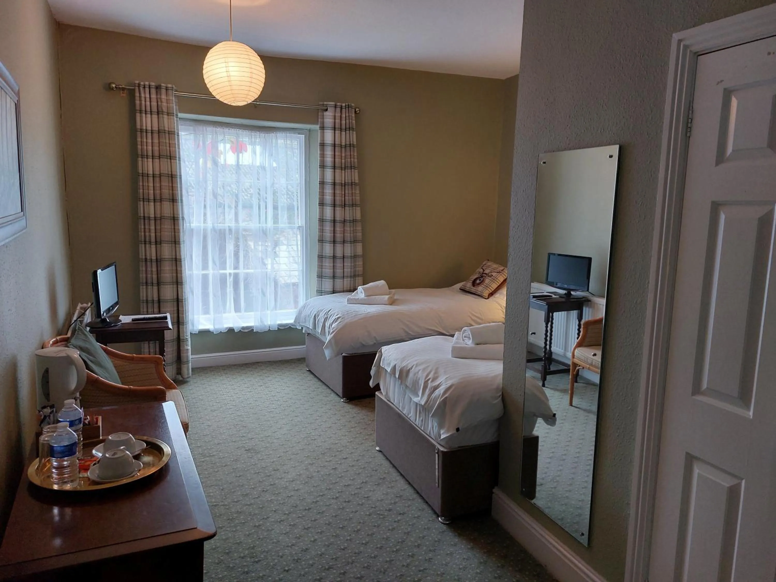 Bed in Lion Hotel Dulverton