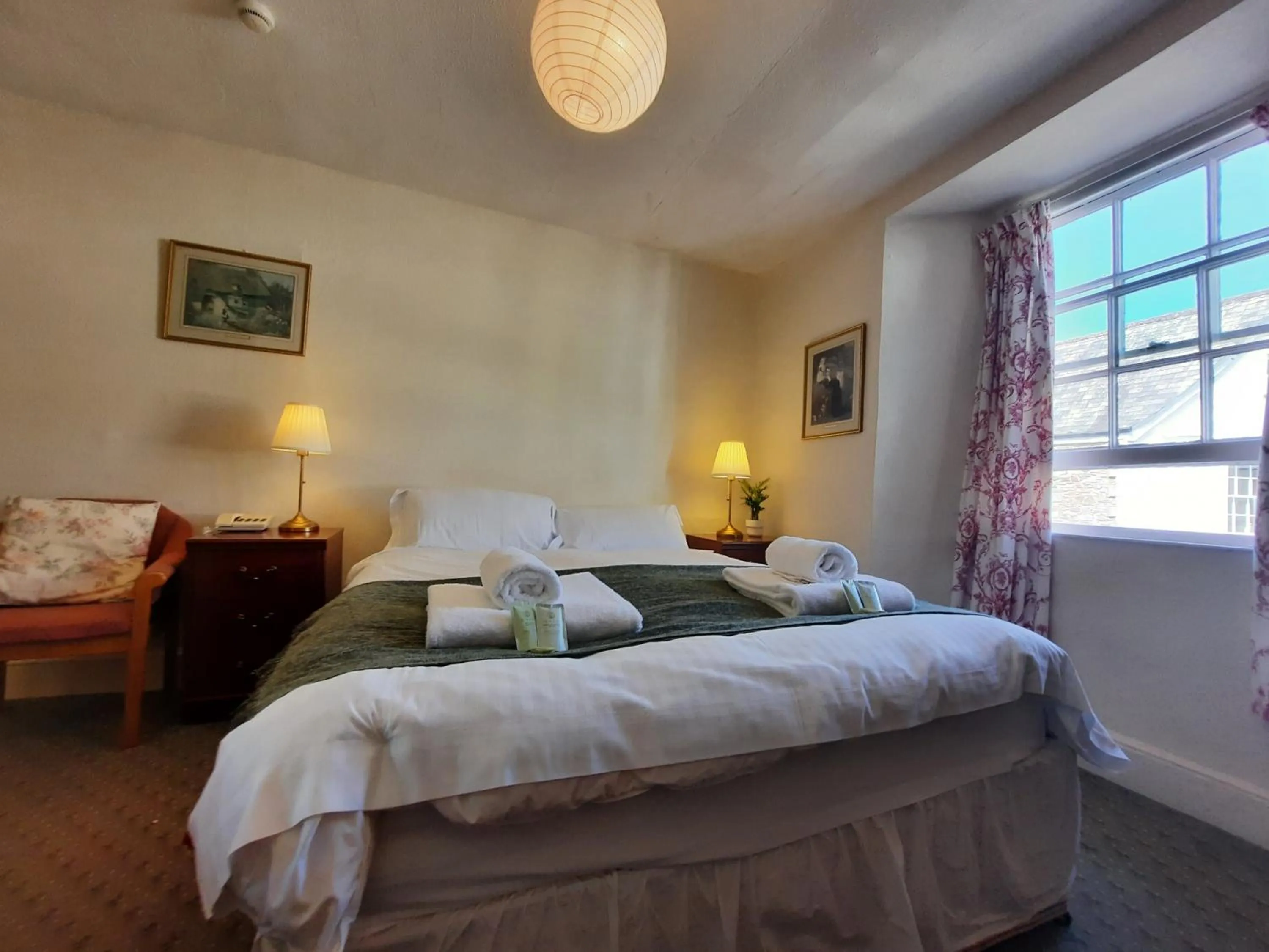 Bedroom, Bed in Lion Hotel Dulverton