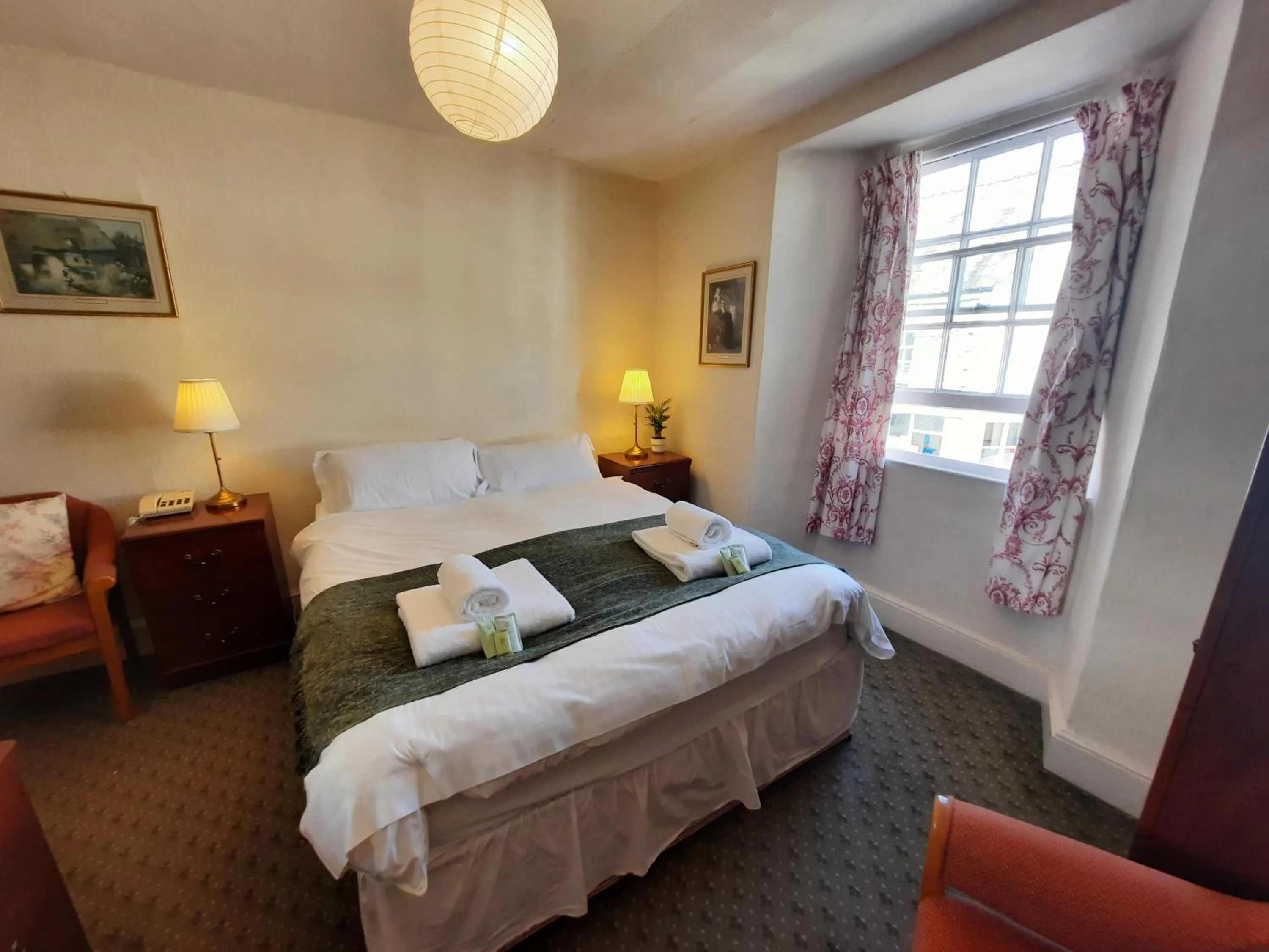 Bedroom, Bed in Lion Hotel Dulverton