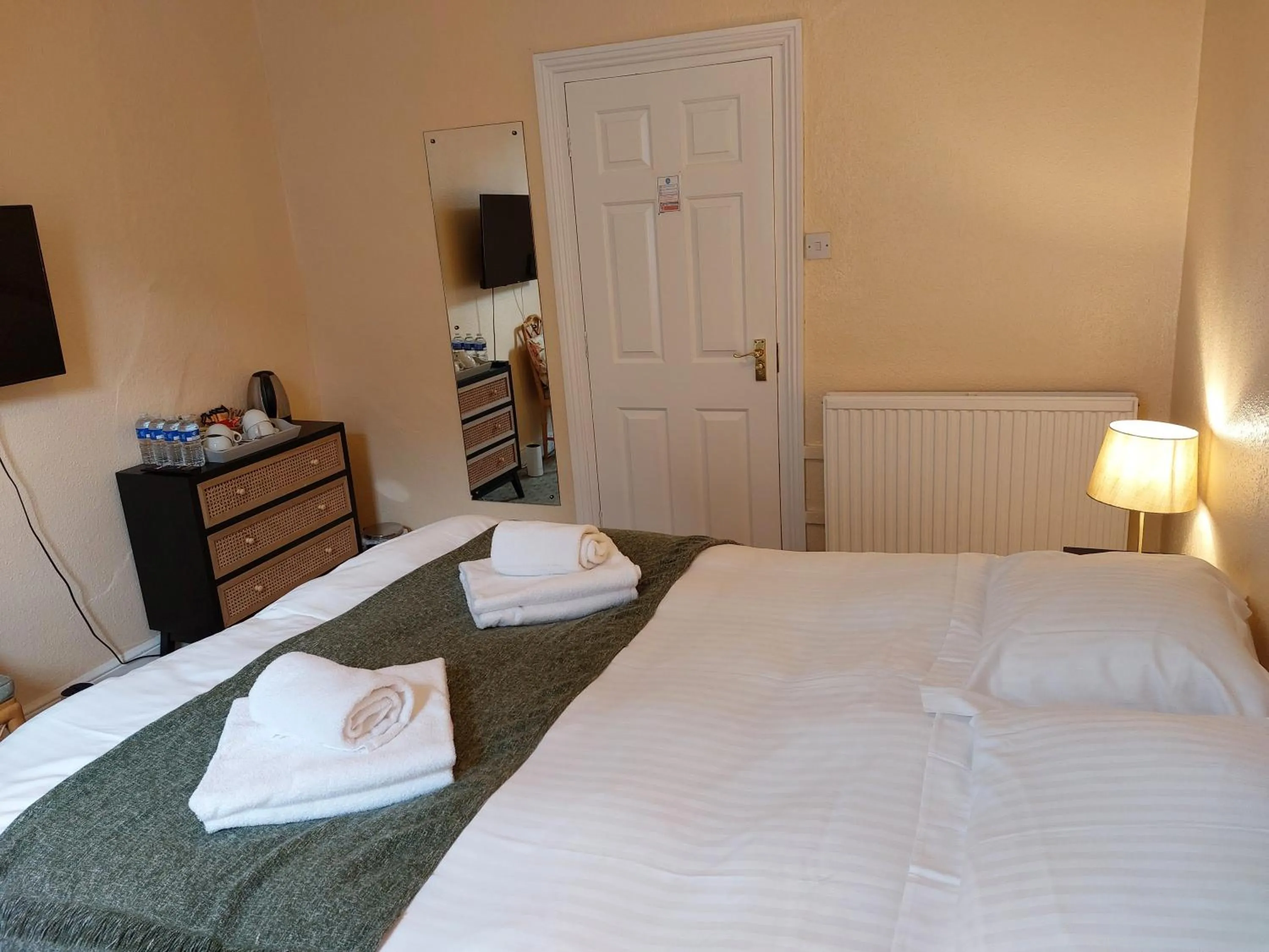 Bed in Lion Hotel Dulverton