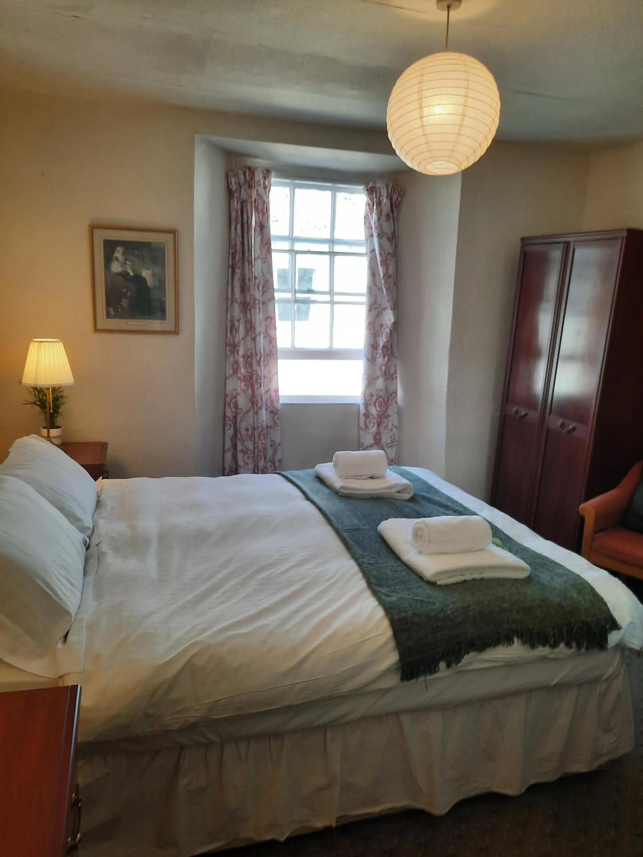 Bedroom, Bed in Lion Hotel Dulverton