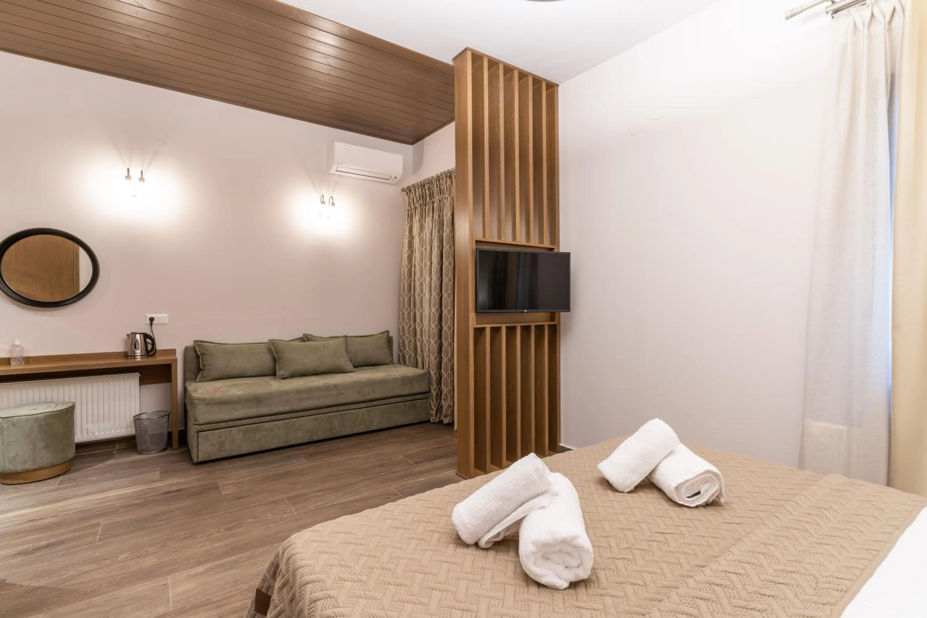 LYDIA suites and rooms