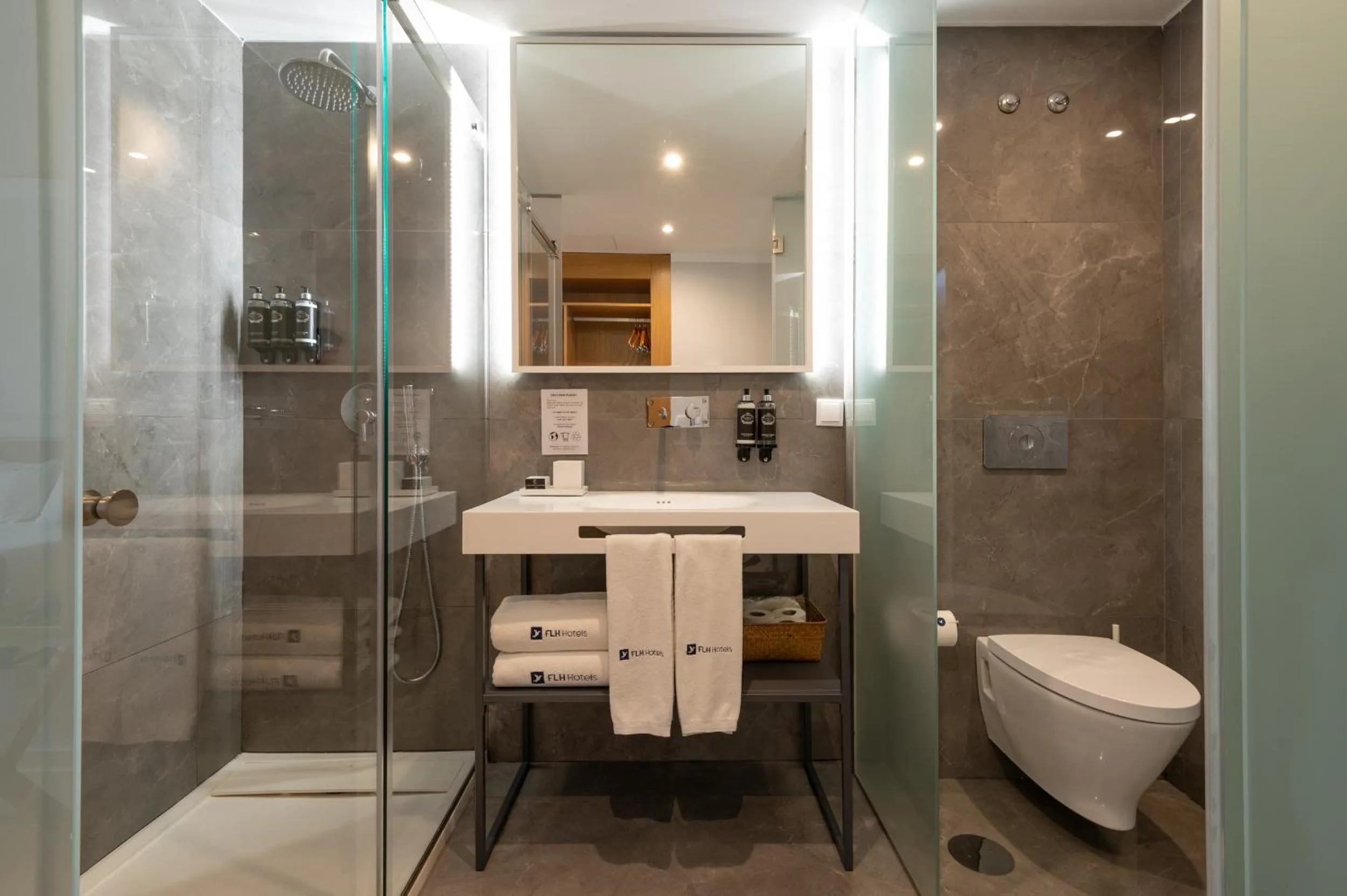 Bathroom in Memoria Porto FLH Hotels