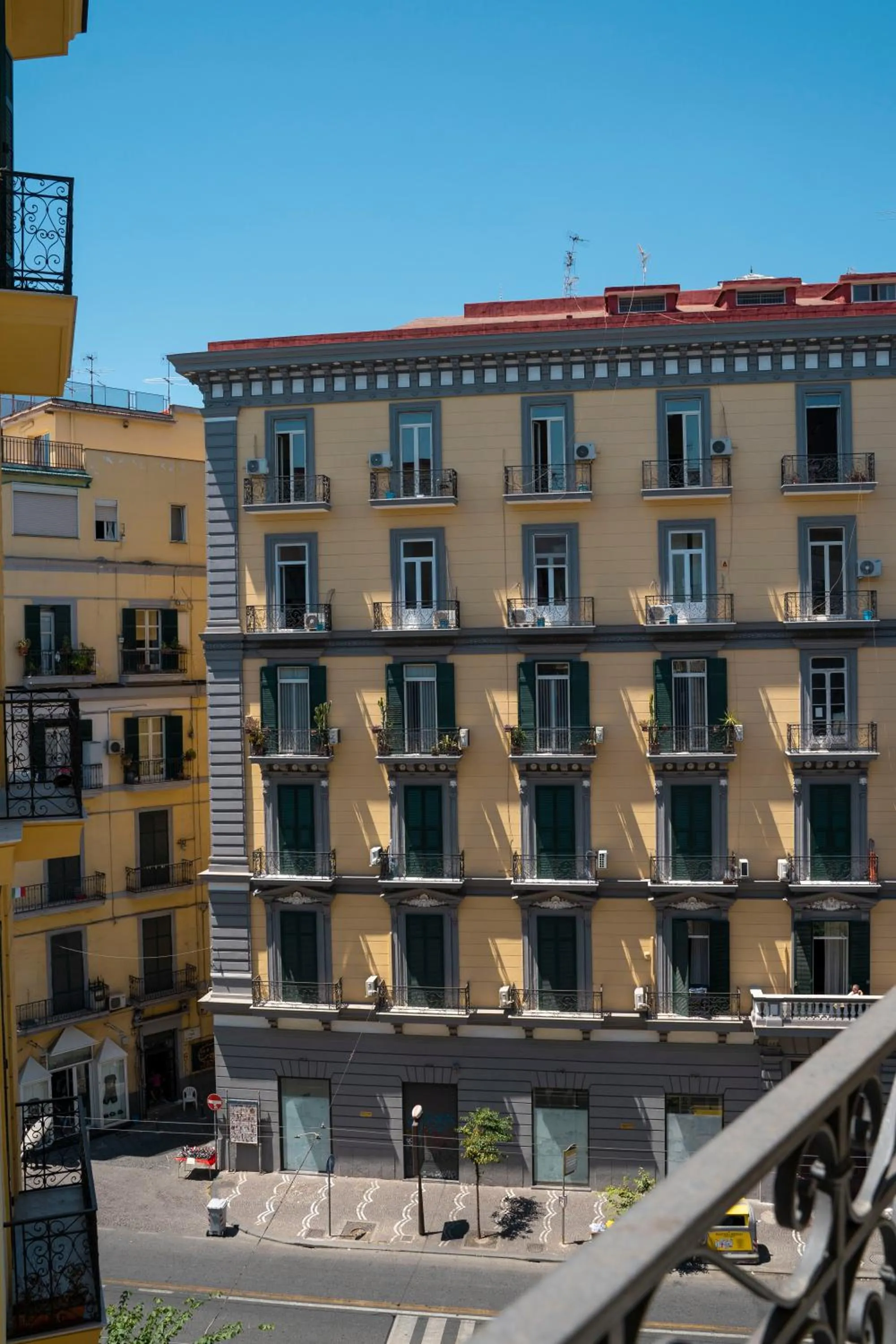 Property building in Rettifilo 311