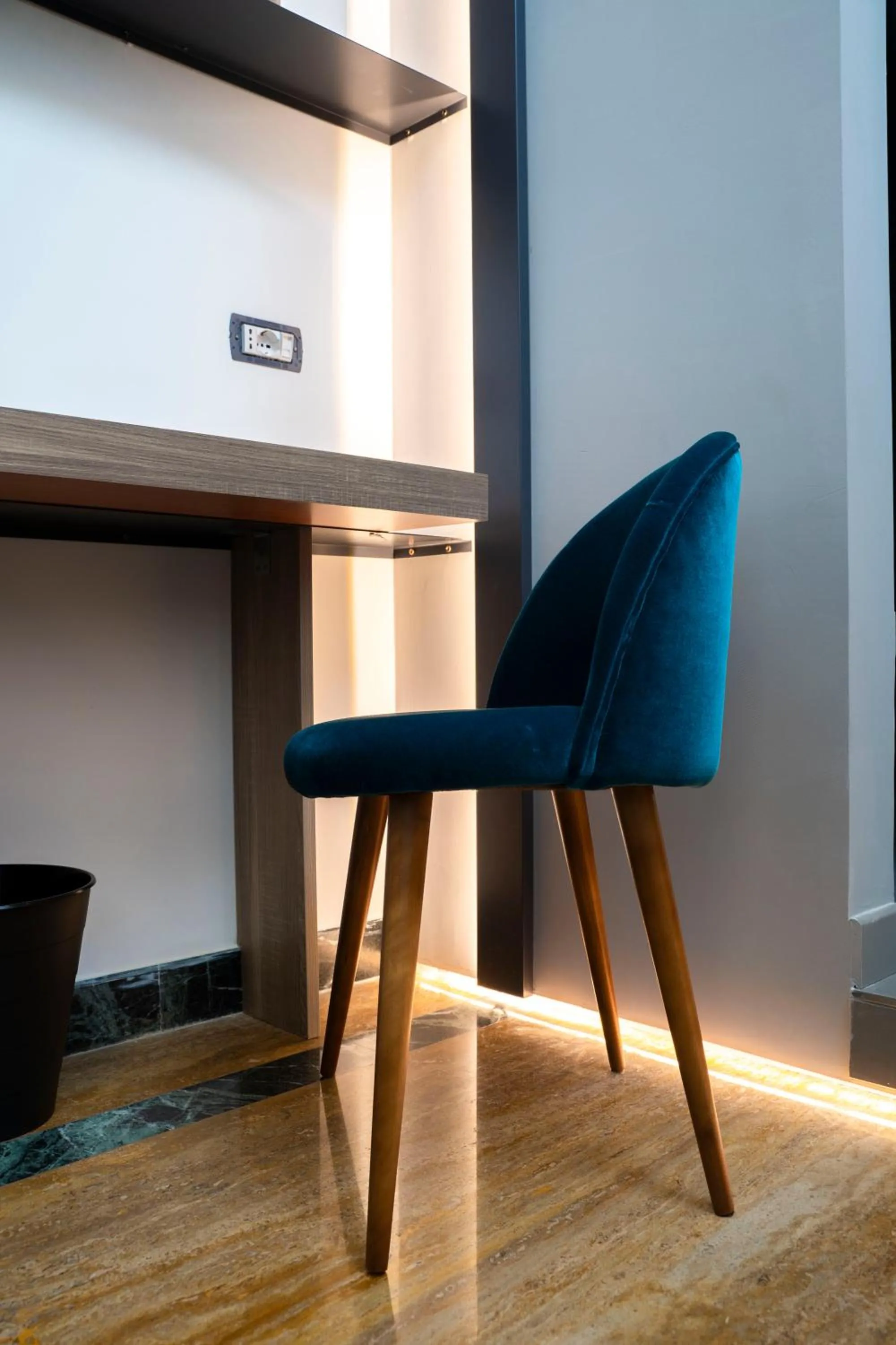 Decorative detail in Rettifilo 311