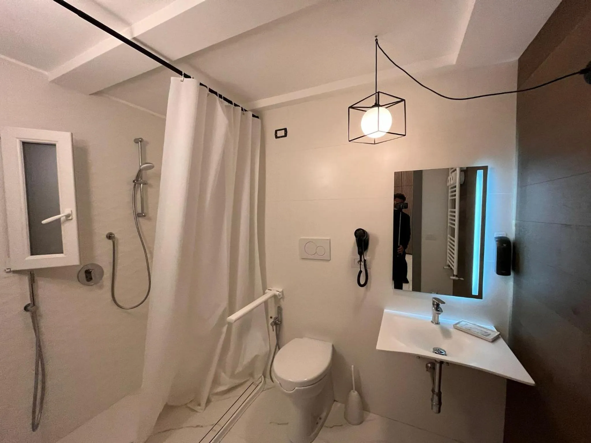 Shower in Rettifilo 311