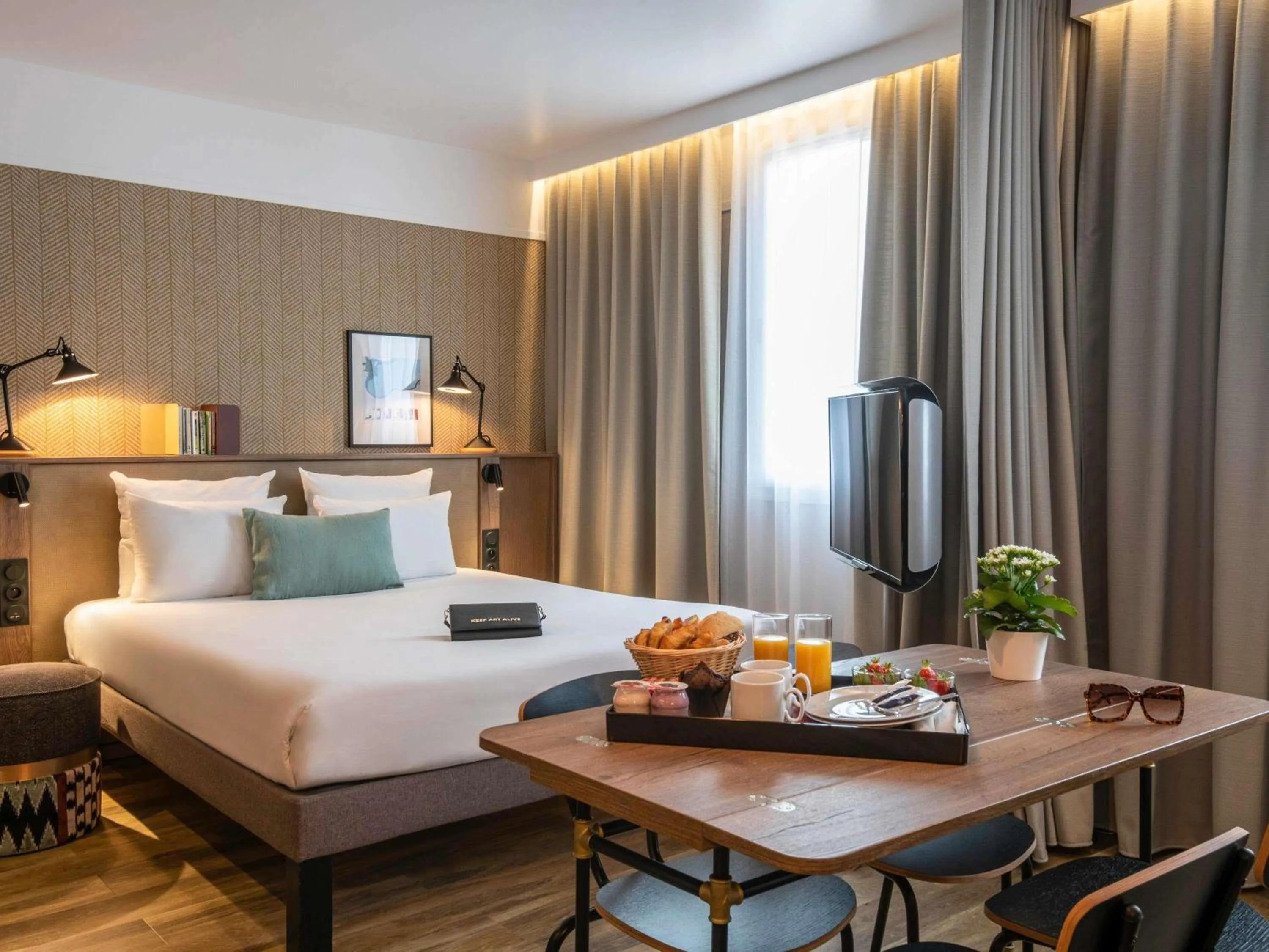 Bedroom, Bed in Novotel Suites Nice Airport