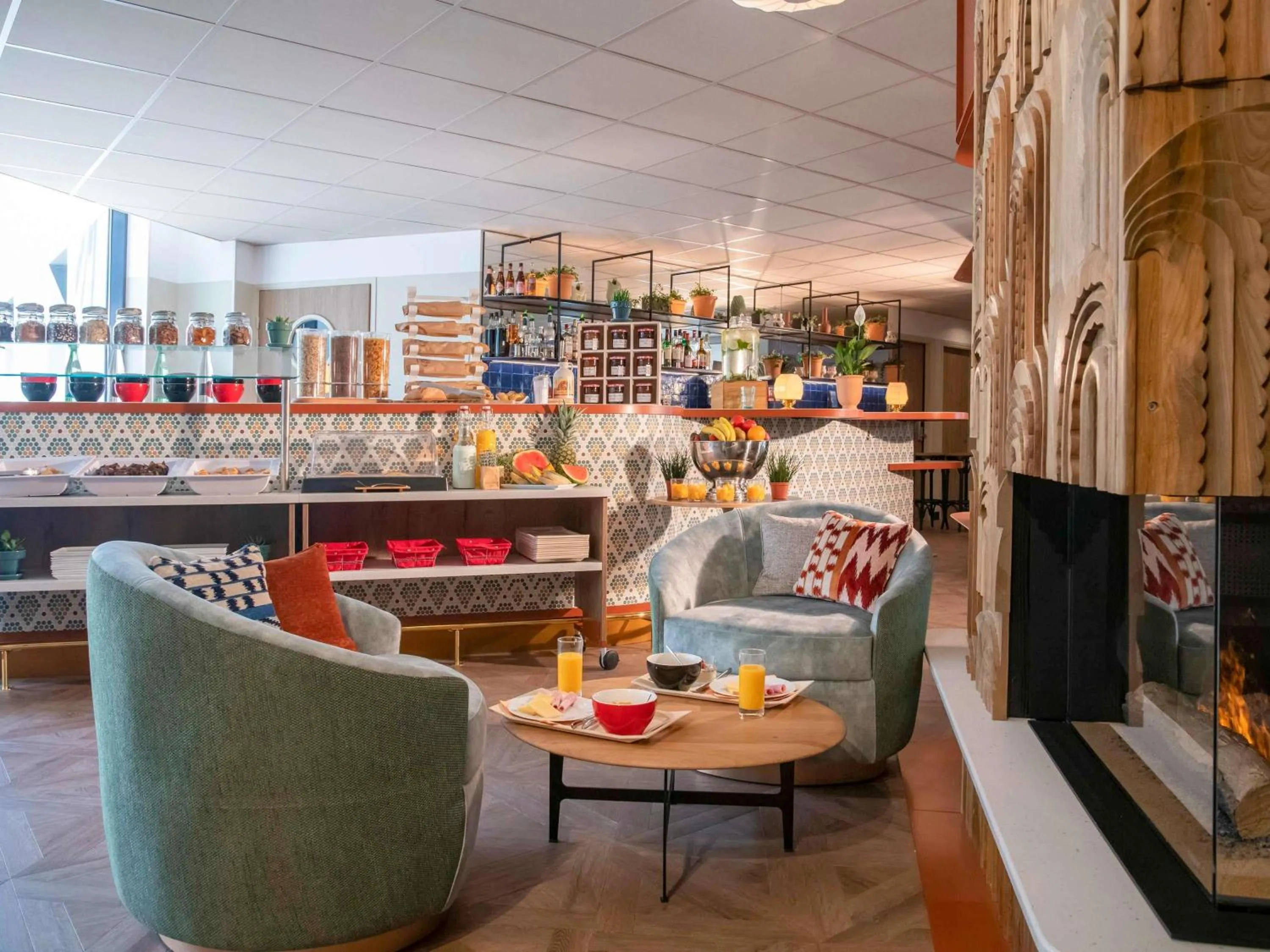 Lounge or bar in Novotel Suites Nice Airport