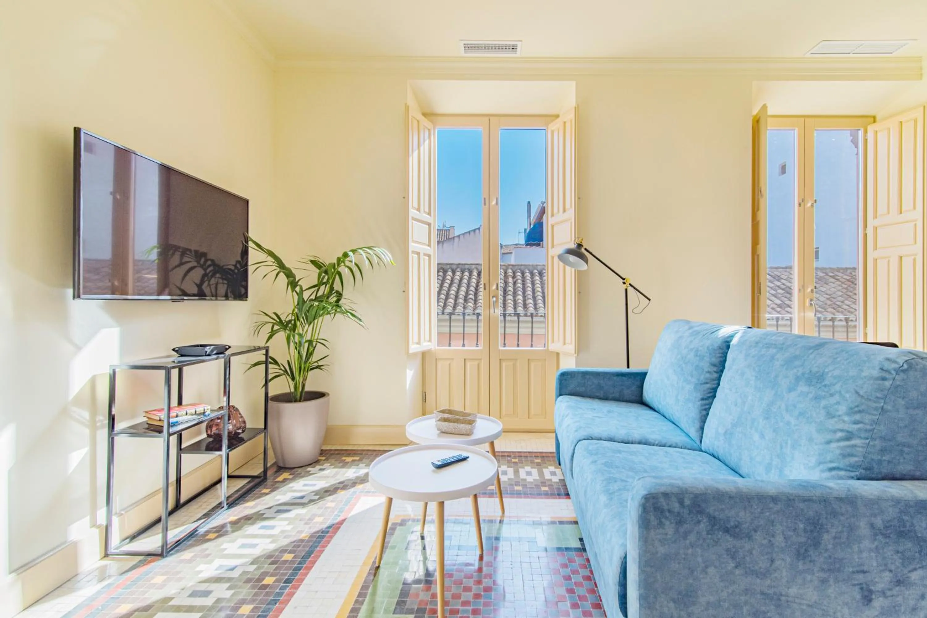 TV and multimedia in Mosaiko Homes Catedral Granada