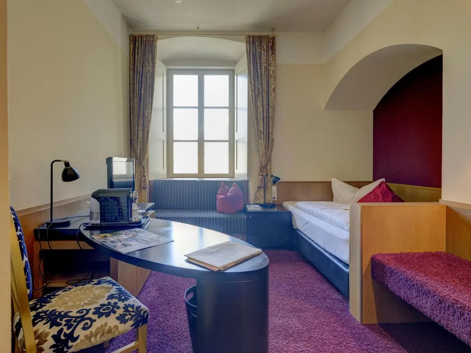 Single Room - single occupancy in Klostergasthof Raitenhaslach Single Room - single occupancy in Klostergasthof Raitenhaslach