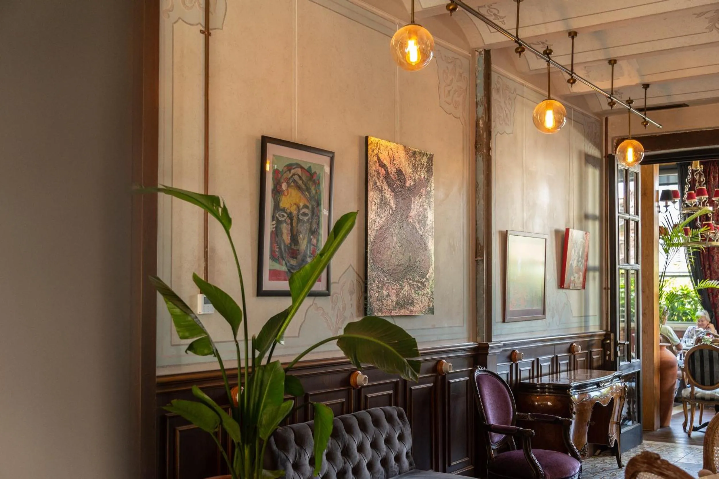 Restaurant/places to eat in Meroddi Barnathan Hotel