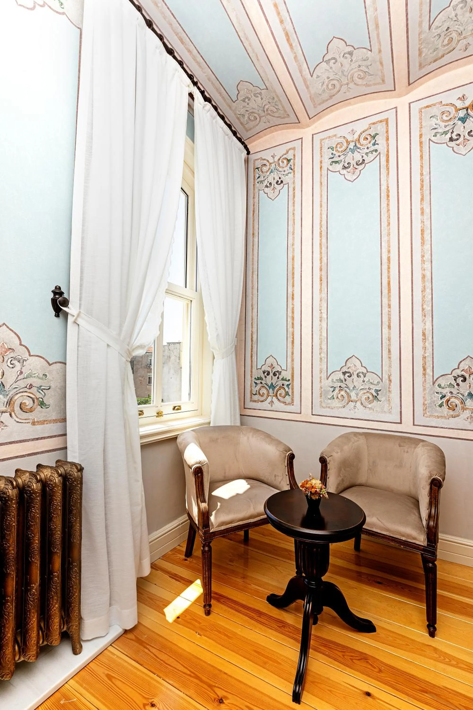 Seating area in Meroddi Barnathan Hotel