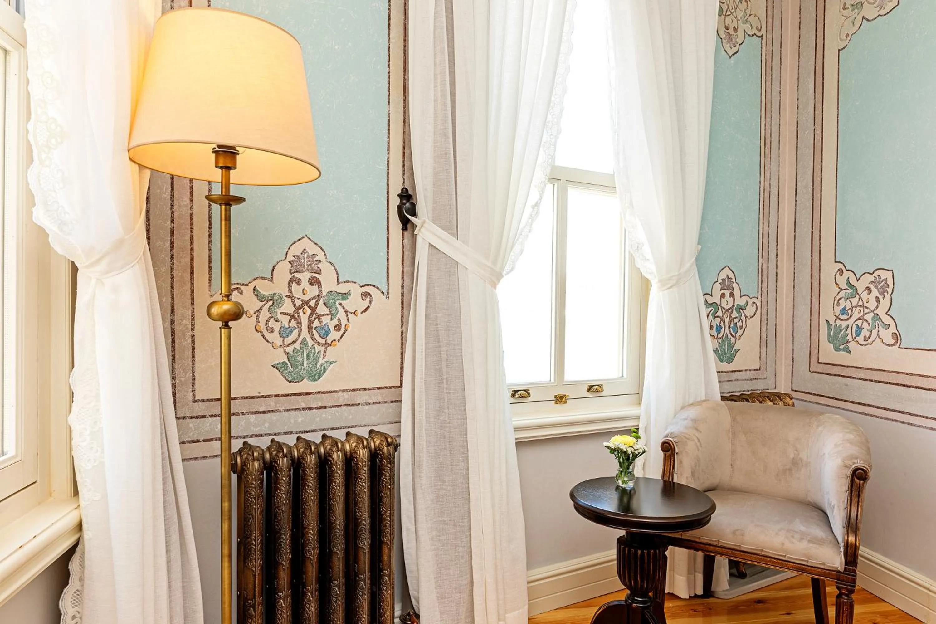 Seating area in Meroddi Barnathan Hotel