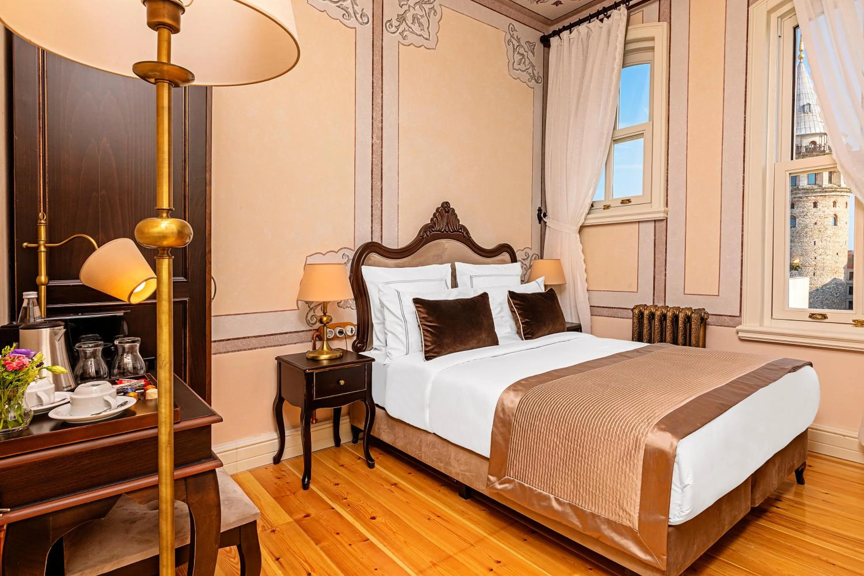 Photo of the whole room, Bed in Meroddi Barnathan Hotel