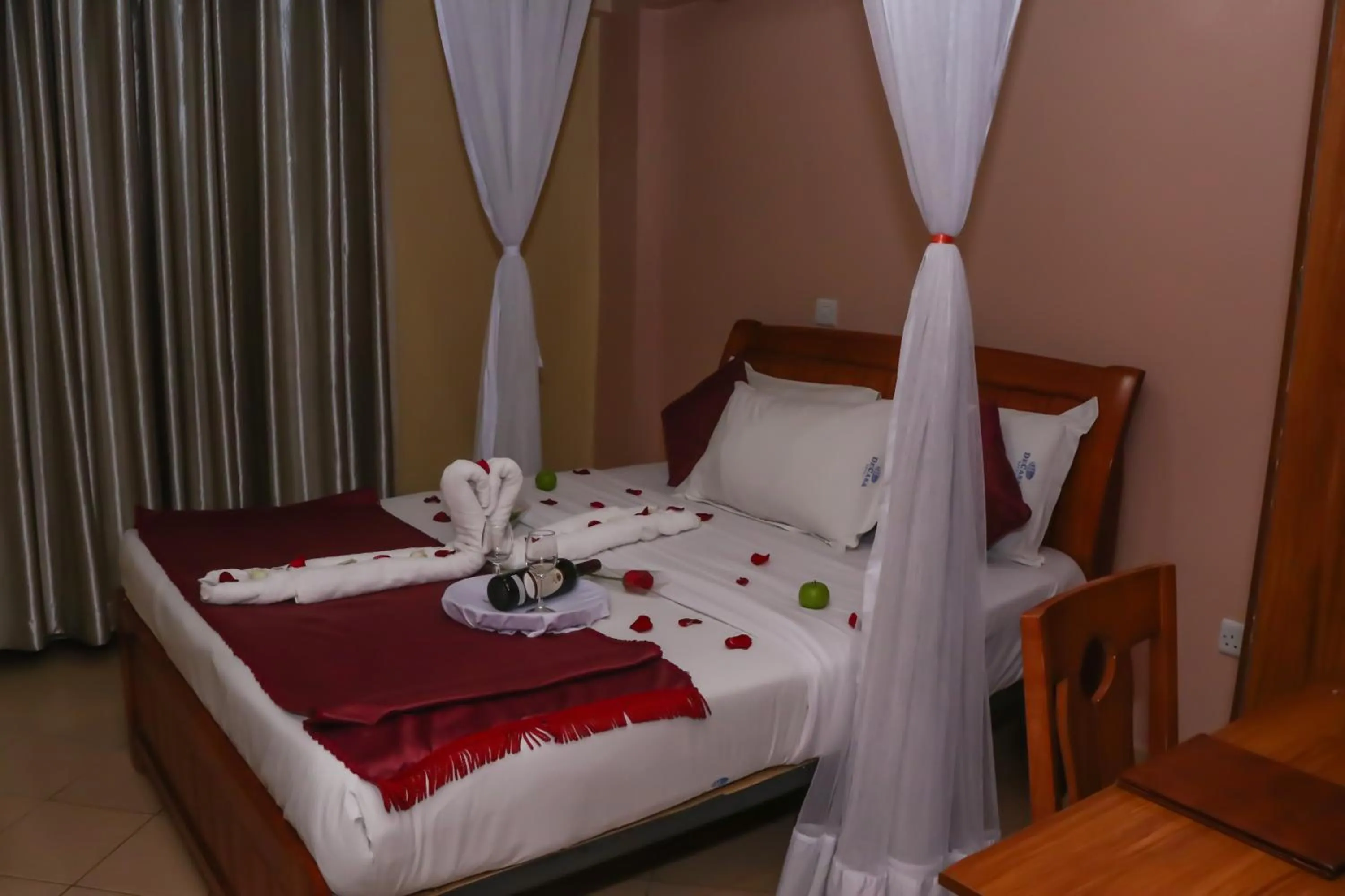 Photo of the whole room in Modern Space