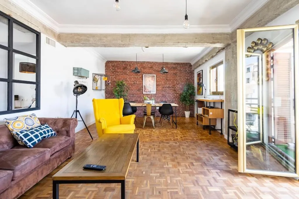 Living room in LifeHouse Cathedral * Free Parking* SuperiorWiFi*