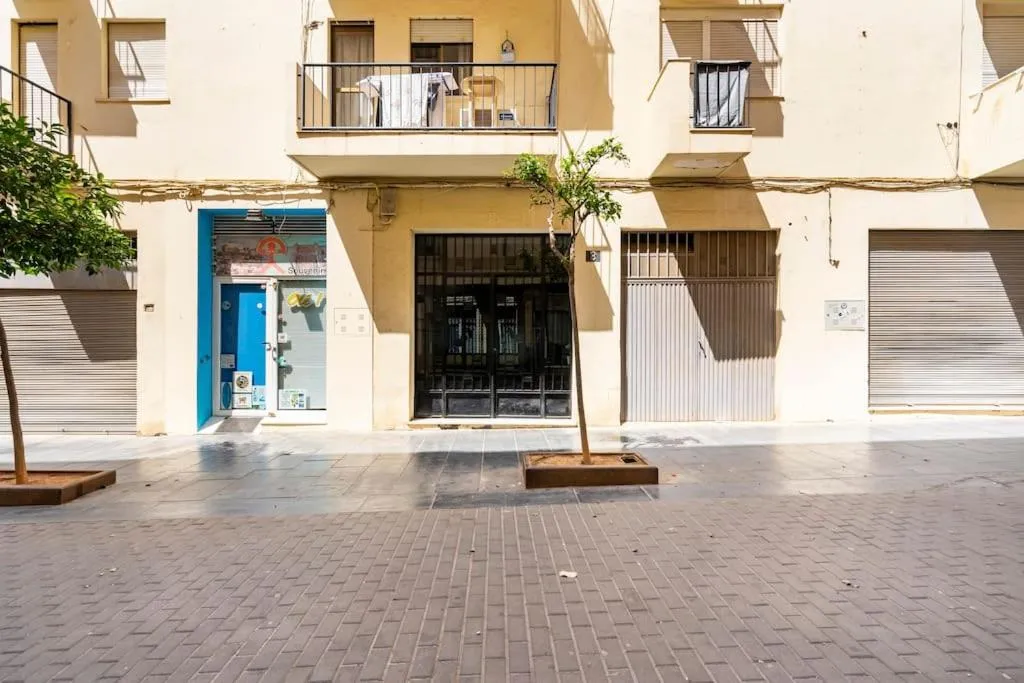 Facade/entrance in LifeHouse Cathedral * Free Parking* SuperiorWiFi*