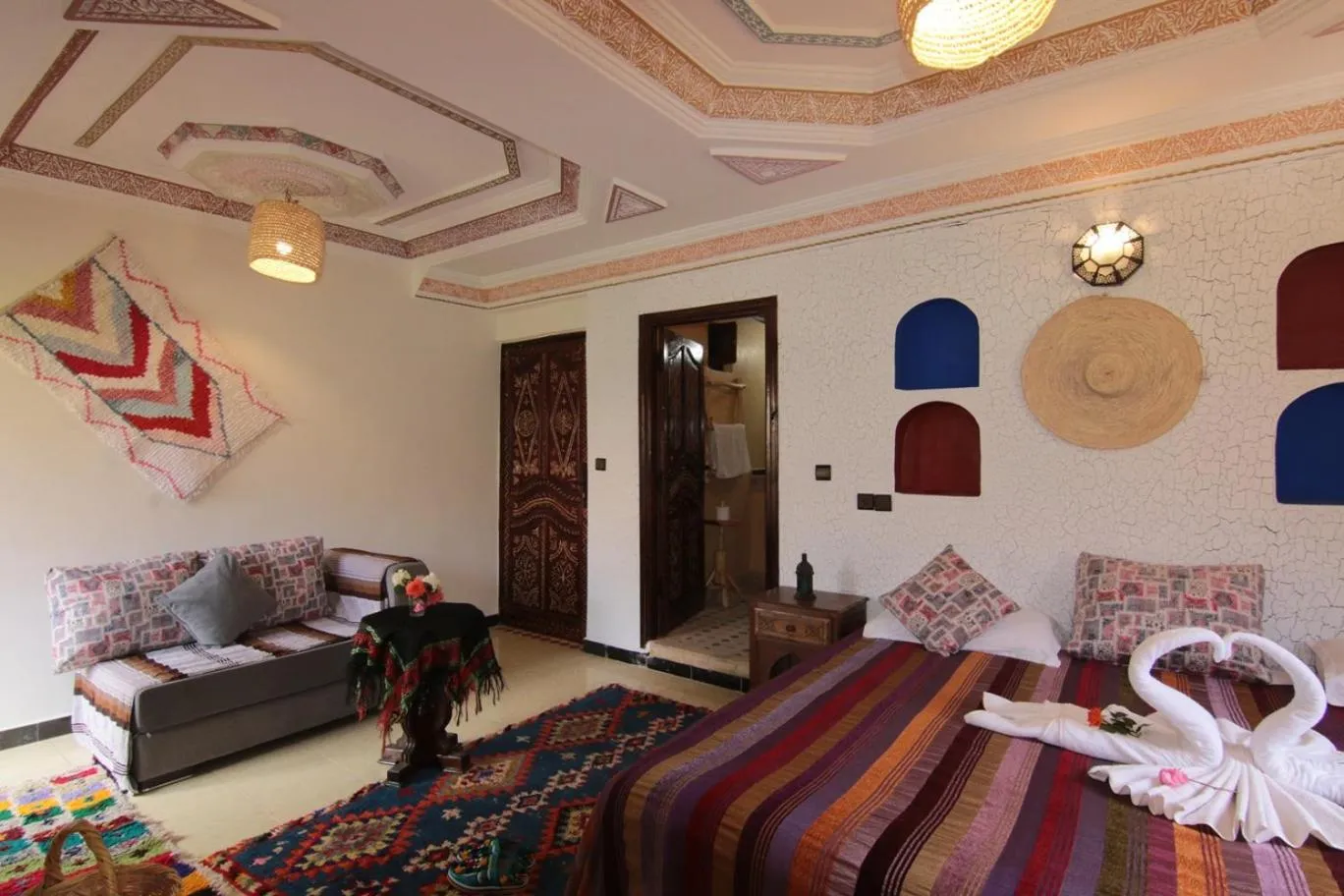 Photo of the whole room in Jnane Karma