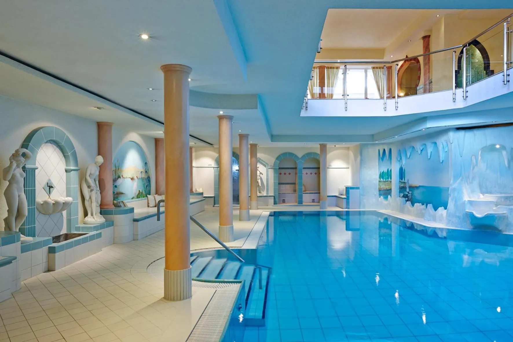 Swimming pool in Hotel Reppert