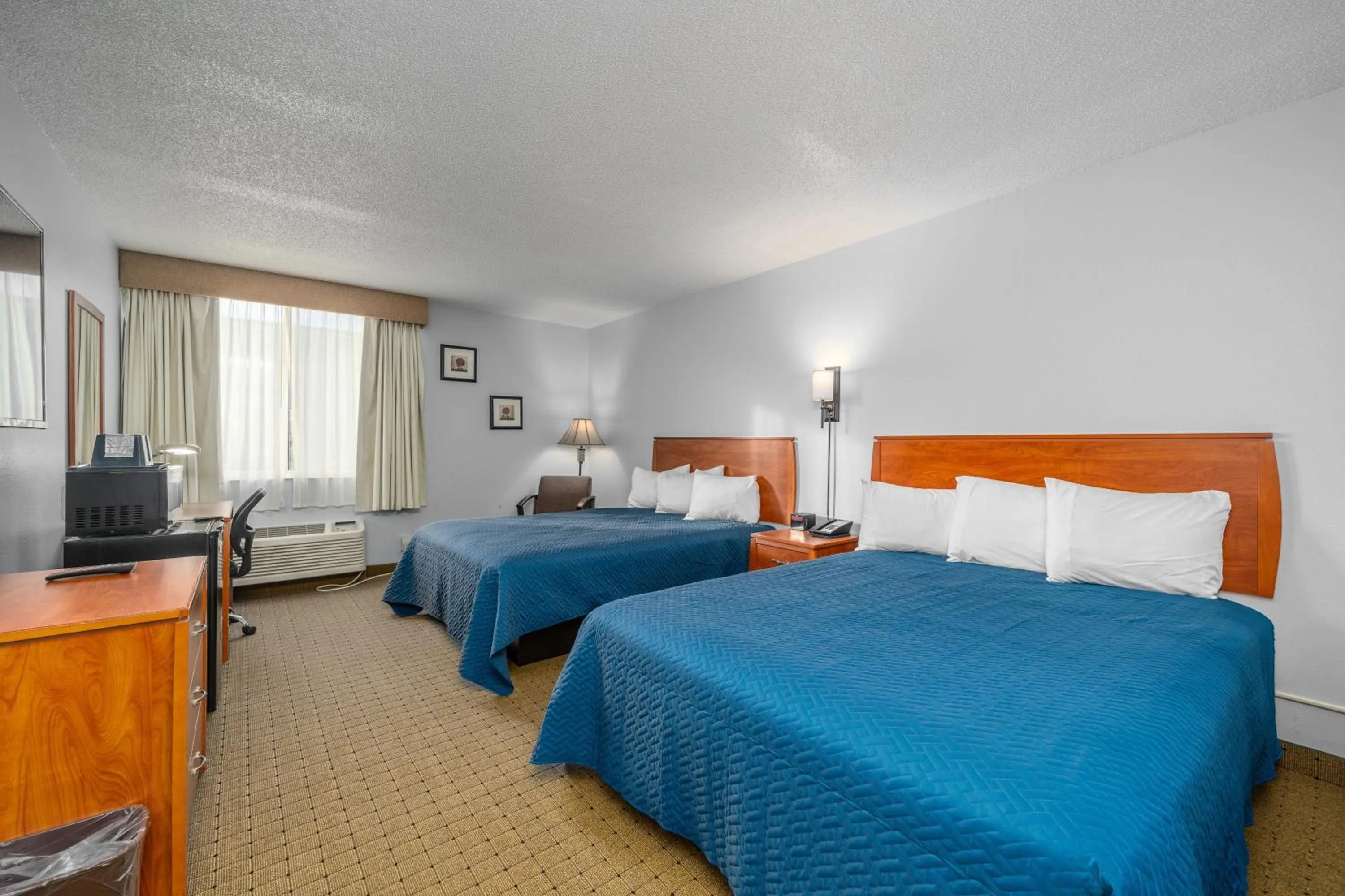 Photo of the whole room in The Dakota