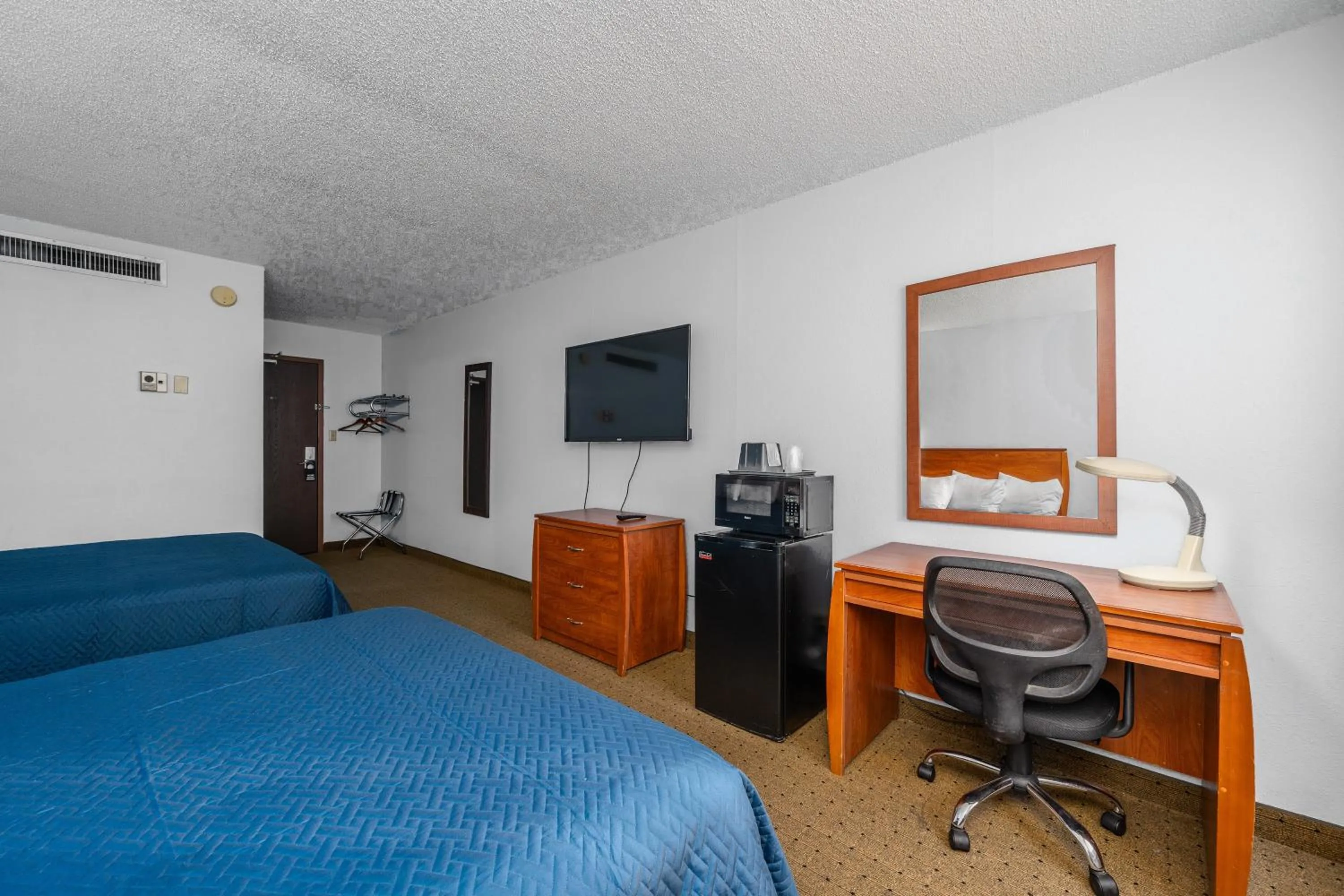 Photo of the whole room in The Dakota