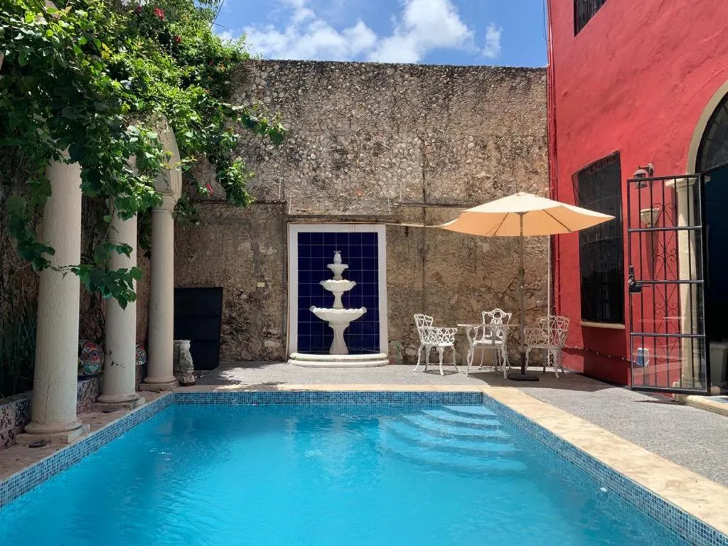 Swimming pool in Catrina & Diego