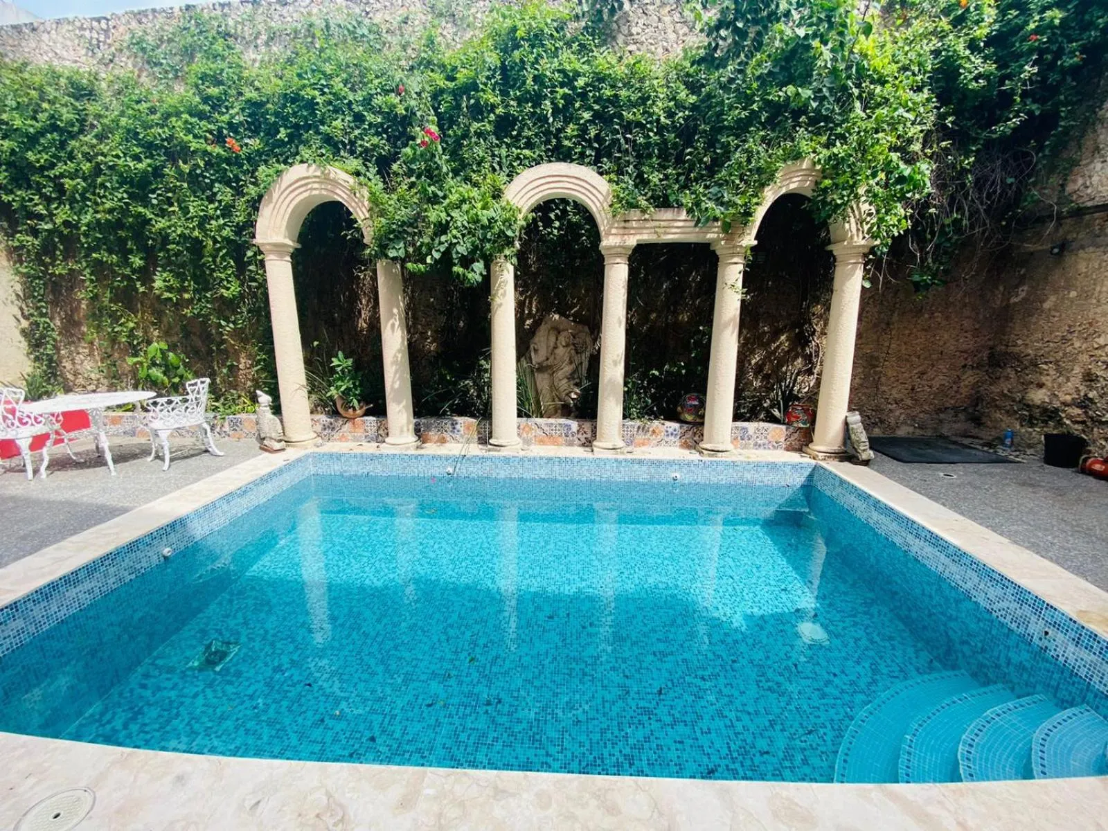 Swimming pool in Catrina & Diego