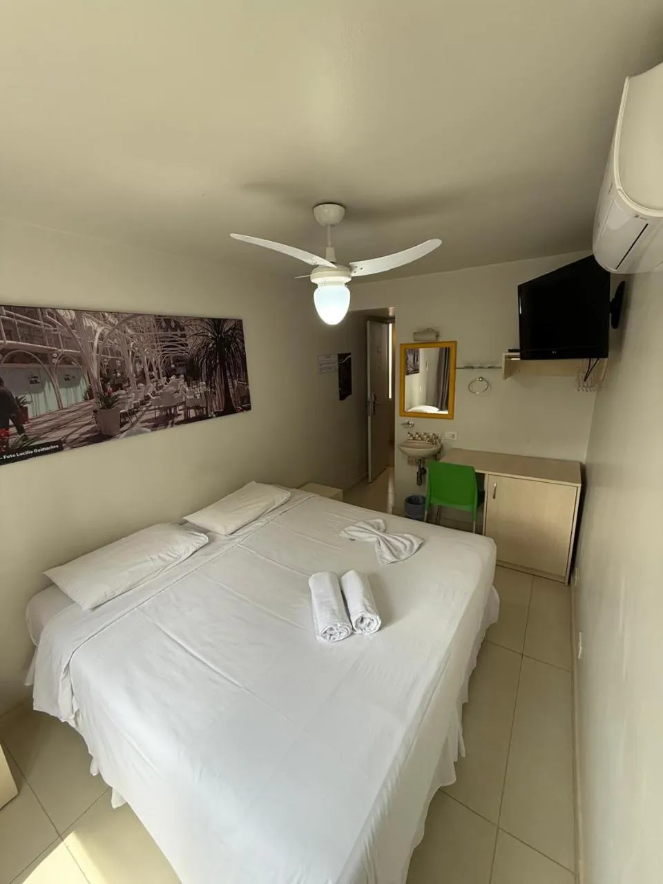 Bedroom, Bed in Esquina Batel - Hotel Econômico