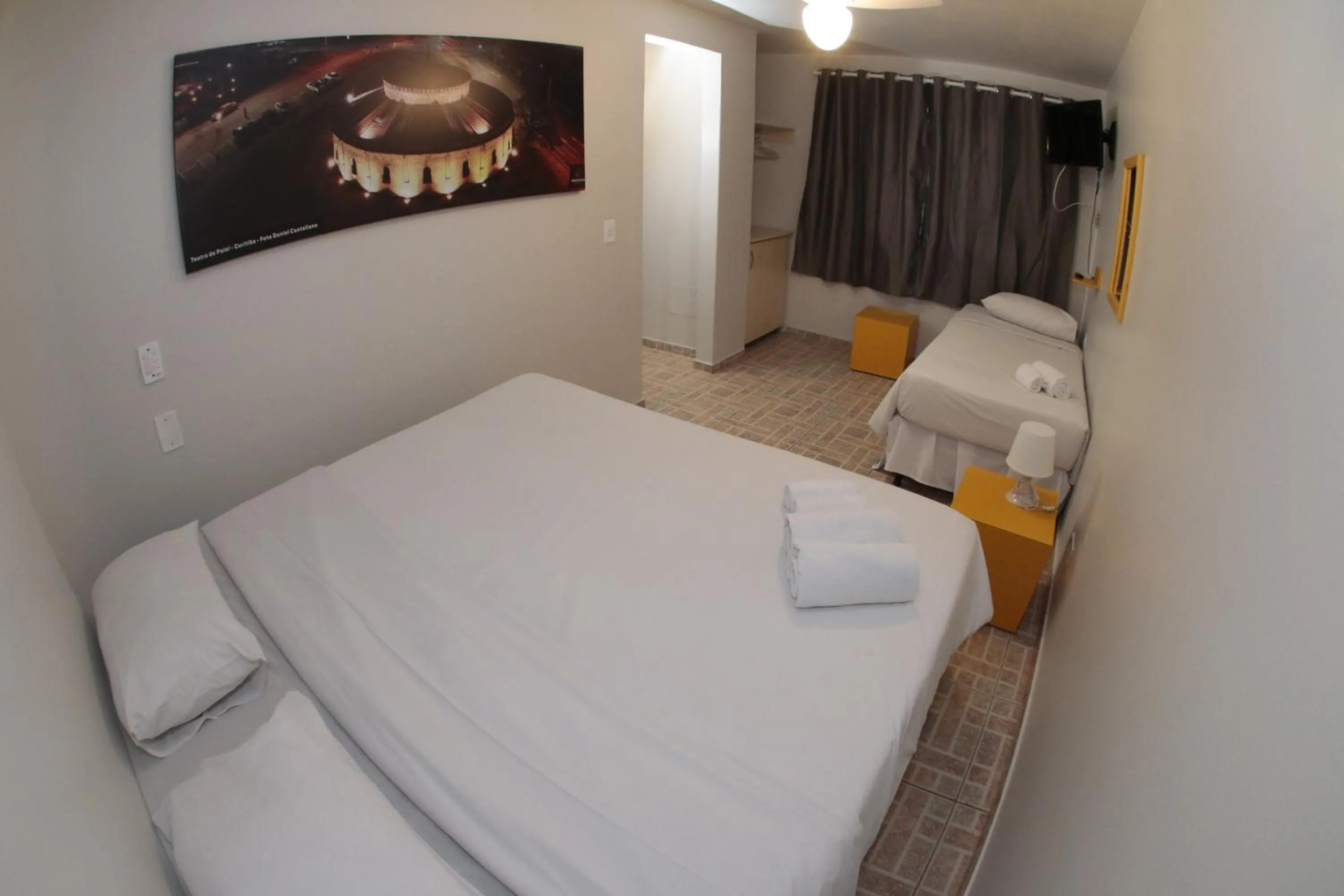Photo of the whole room, Bed in Esquina Batel - Hotel Econômico