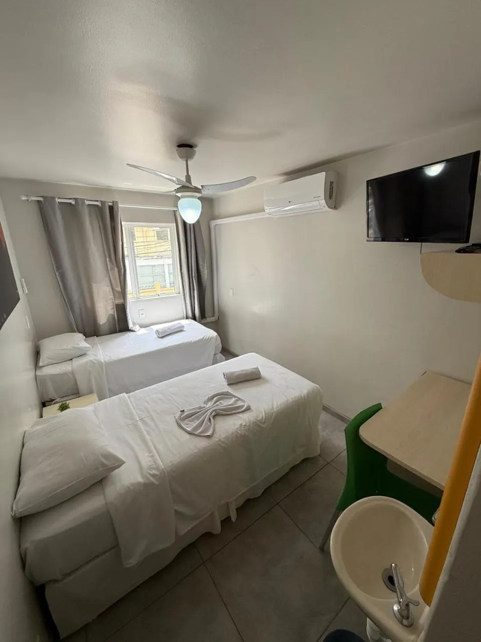 Bedroom, Bed in Esquina Batel - Hotel Econômico