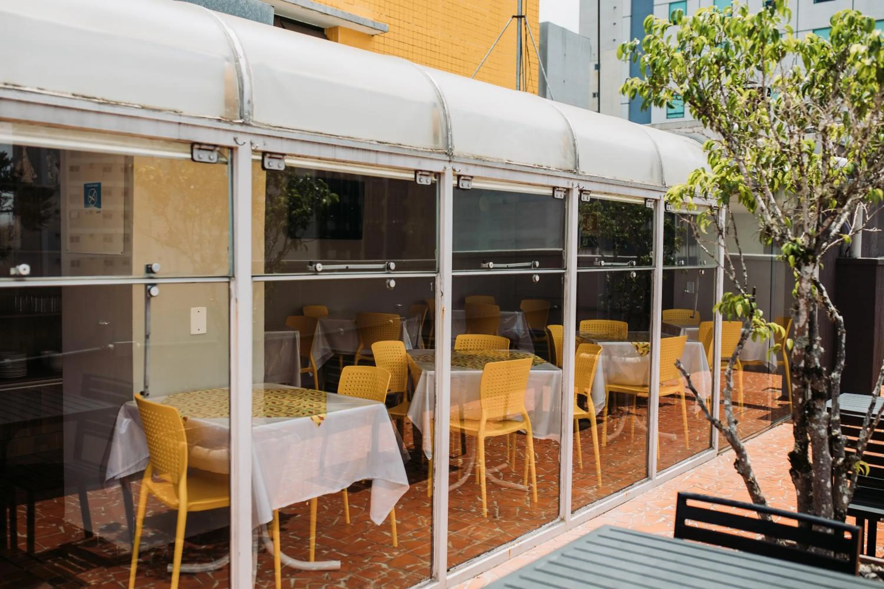 Esquina Batel - Hotel Econômico