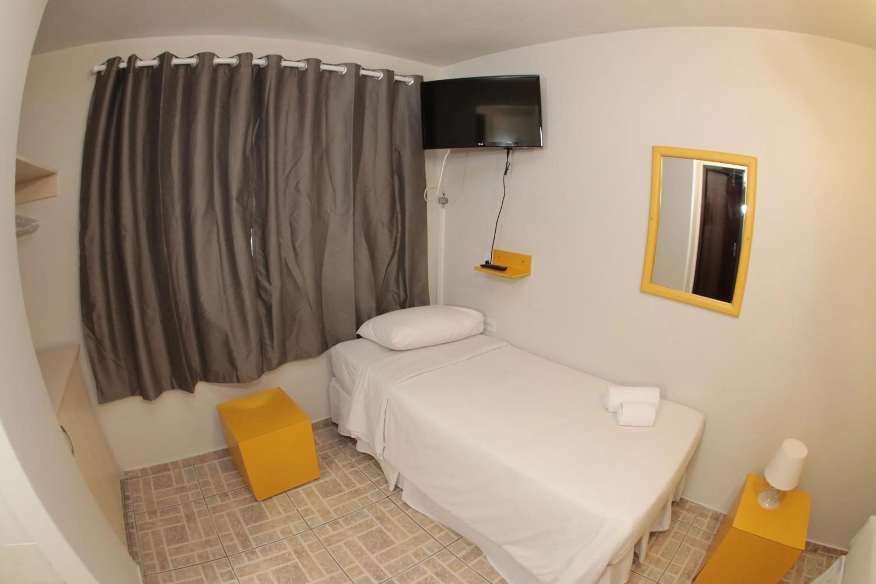 Photo of the whole room, Bed in Esquina Batel - Hotel Econômico