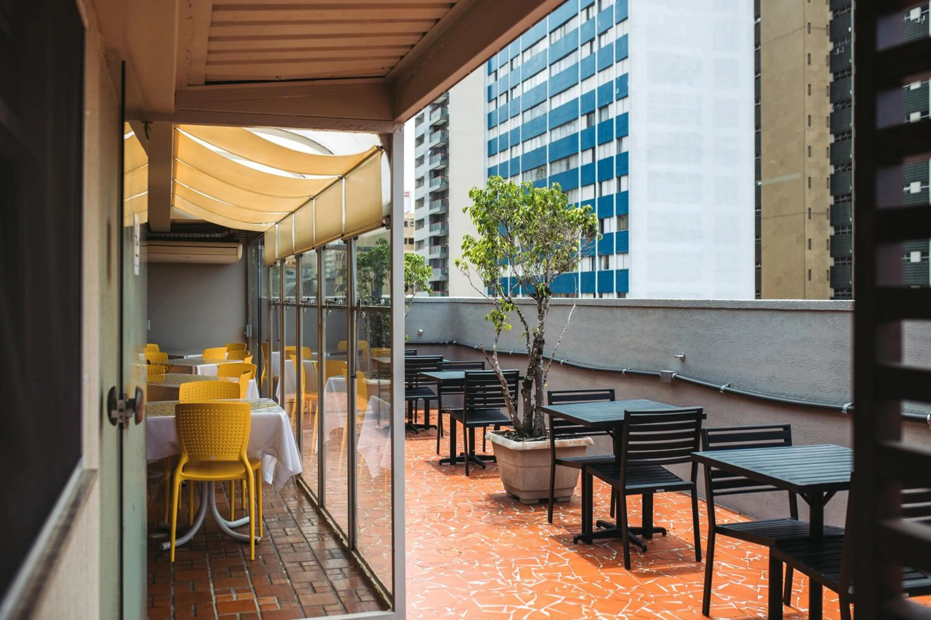 Esquina Batel - Hotel Econômico