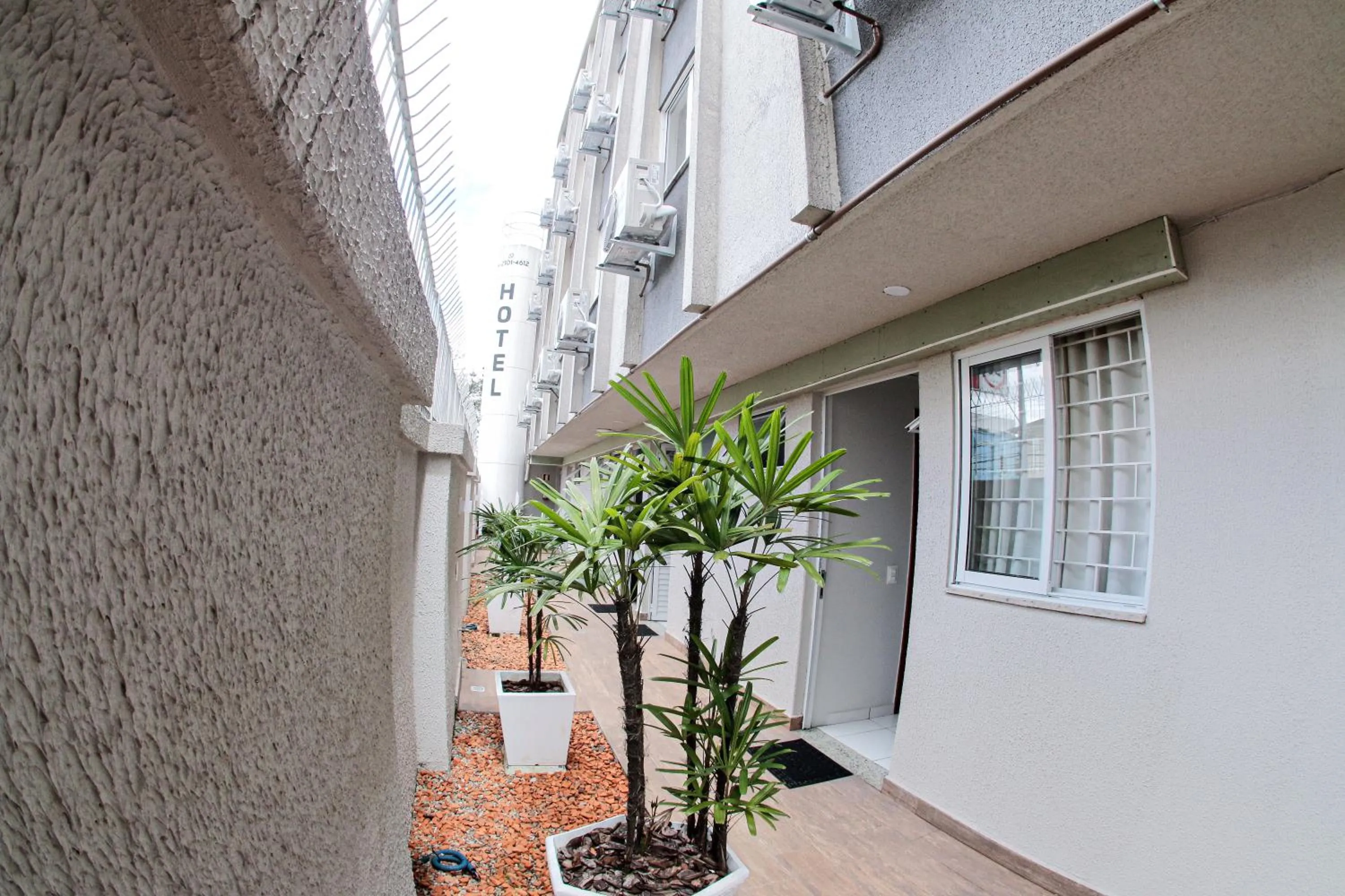 Property building in Esquina Batel - Hotel Econômico