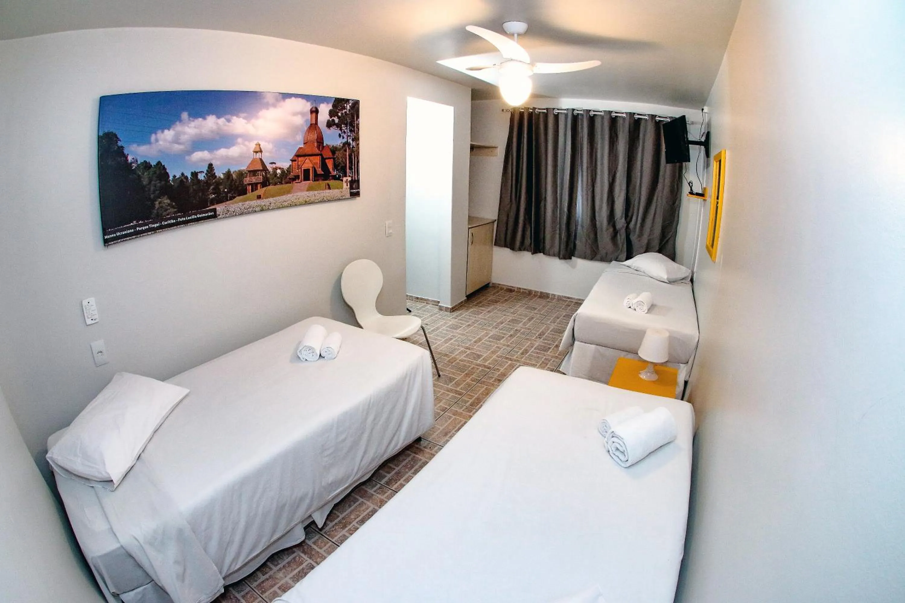 Photo of the whole room, Bed in Esquina Batel - Hotel Econômico