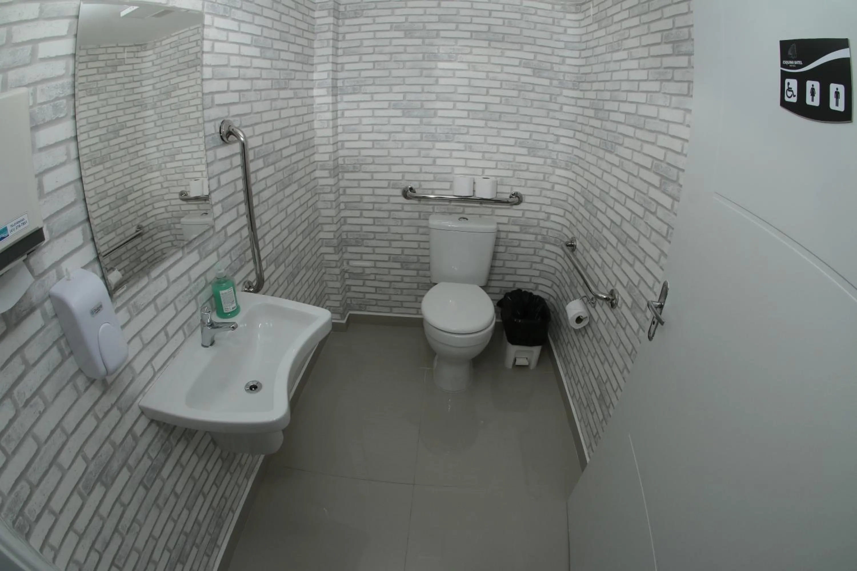 Bathroom in Esquina Batel - Hotel Econômico