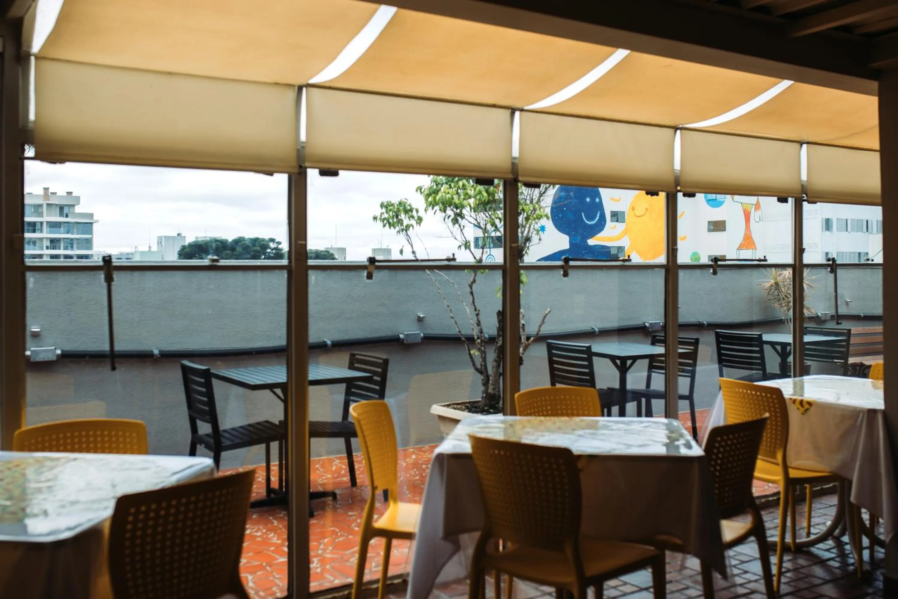 Esquina Batel - Hotel Econômico