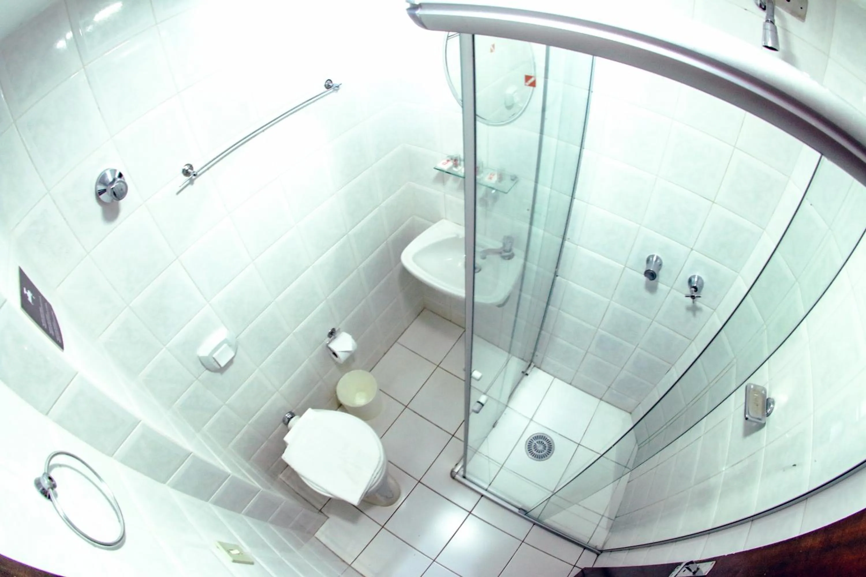 Bathroom in Esquina Batel - Hotel Econômico