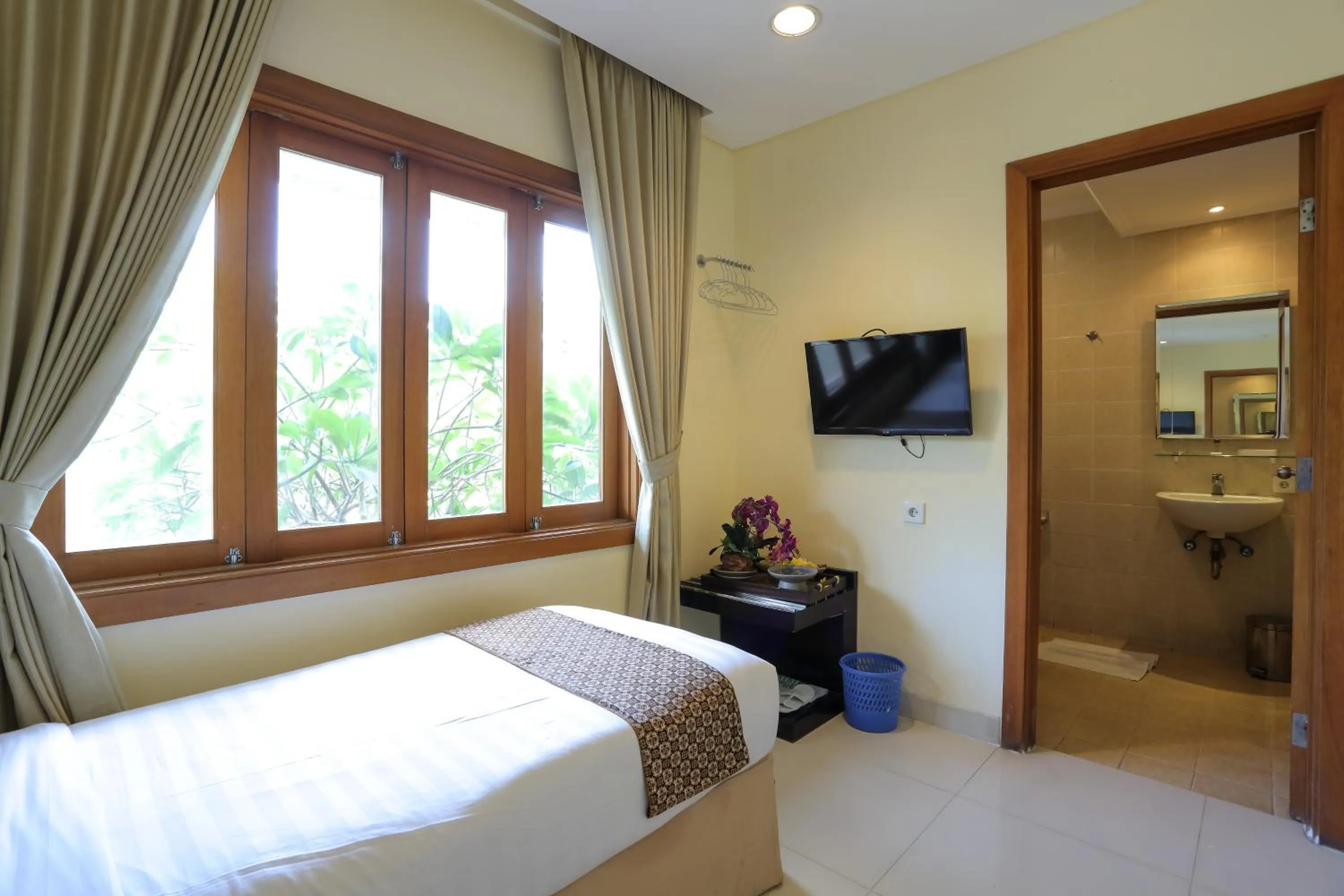 Photo of the whole room, Bed in Country Heritage Hotel