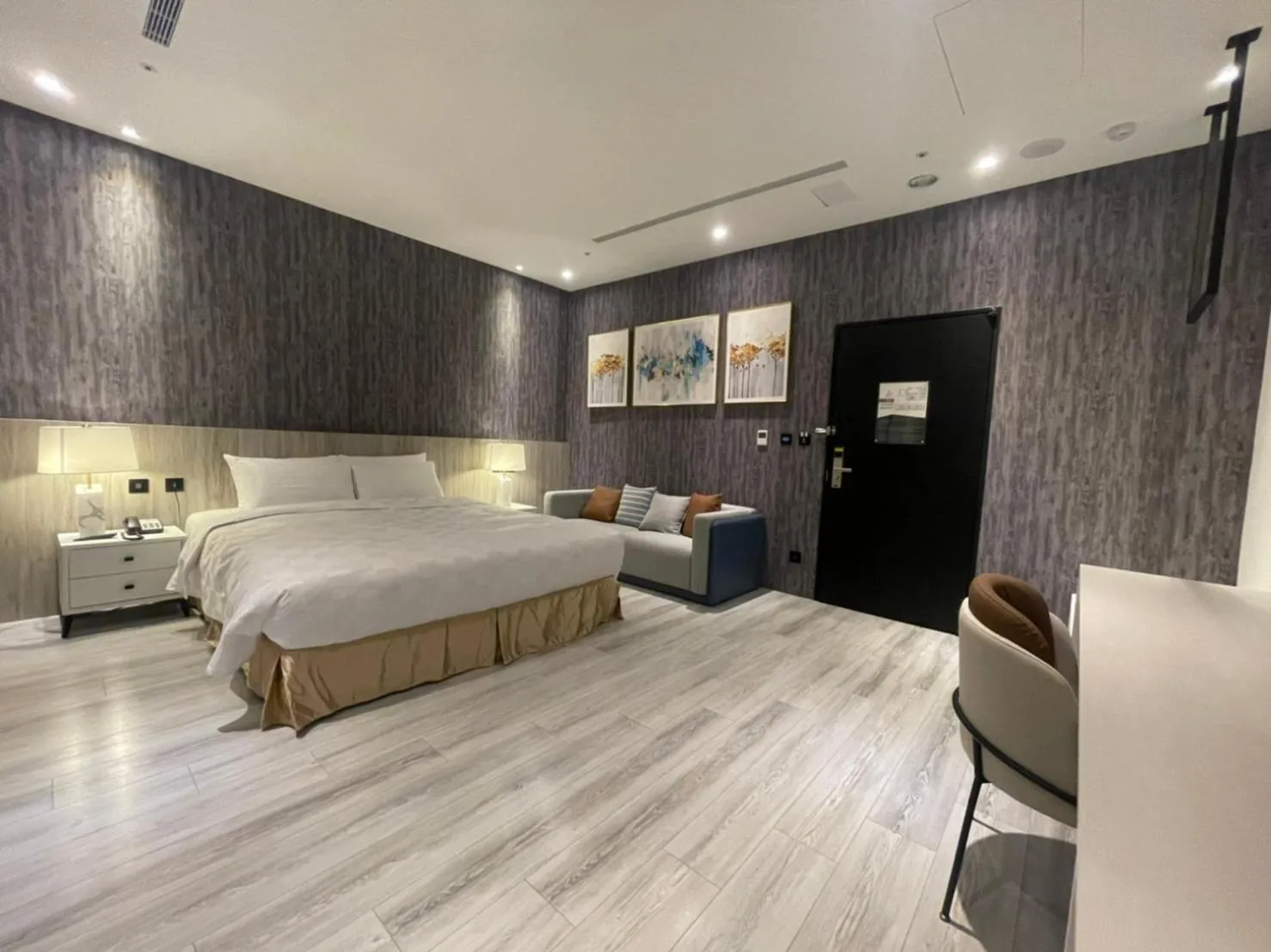 Photo of the whole room, Bed in Motel Lin