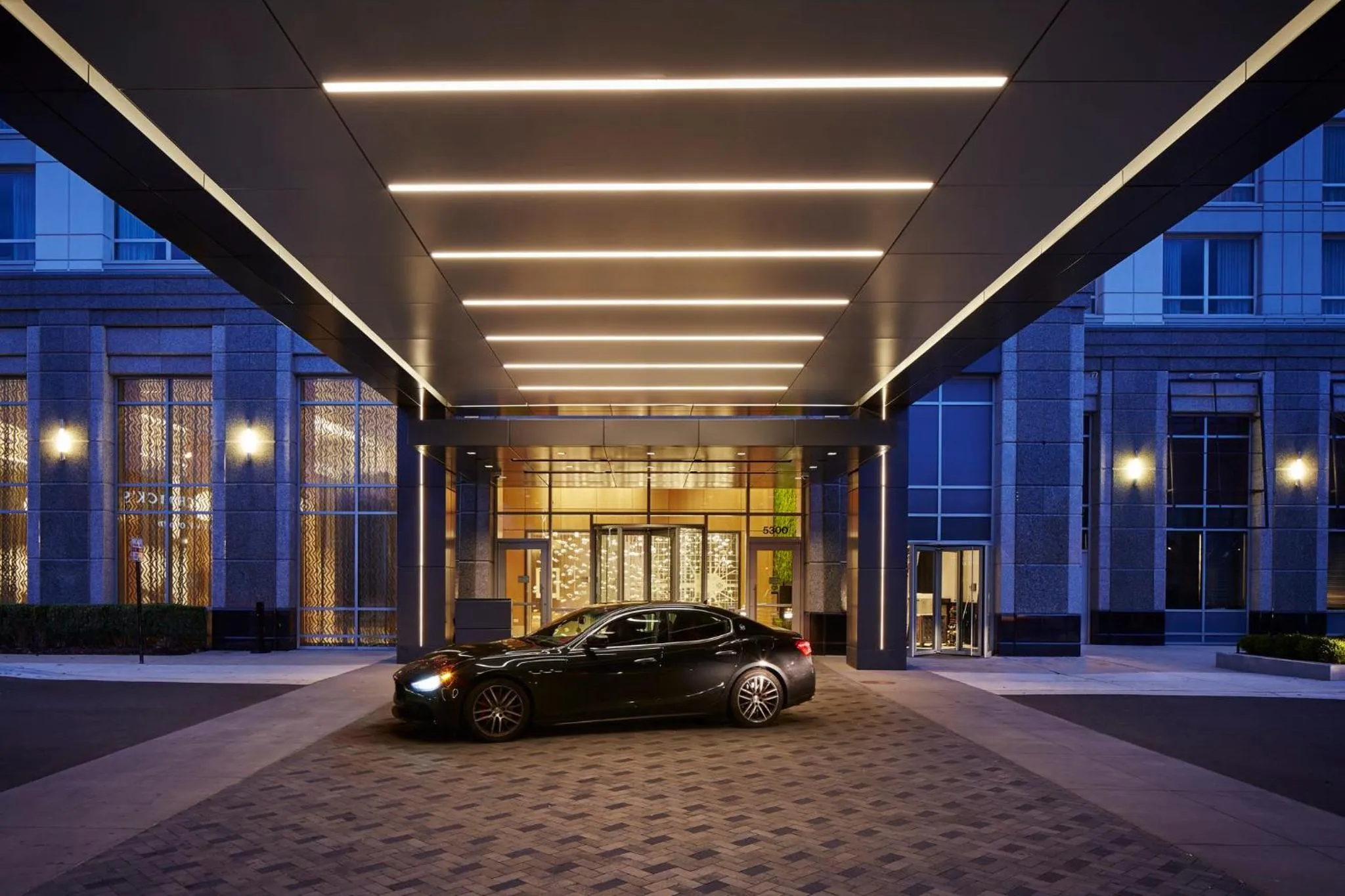 Property building in Loews Chicago O'Hare Hotel