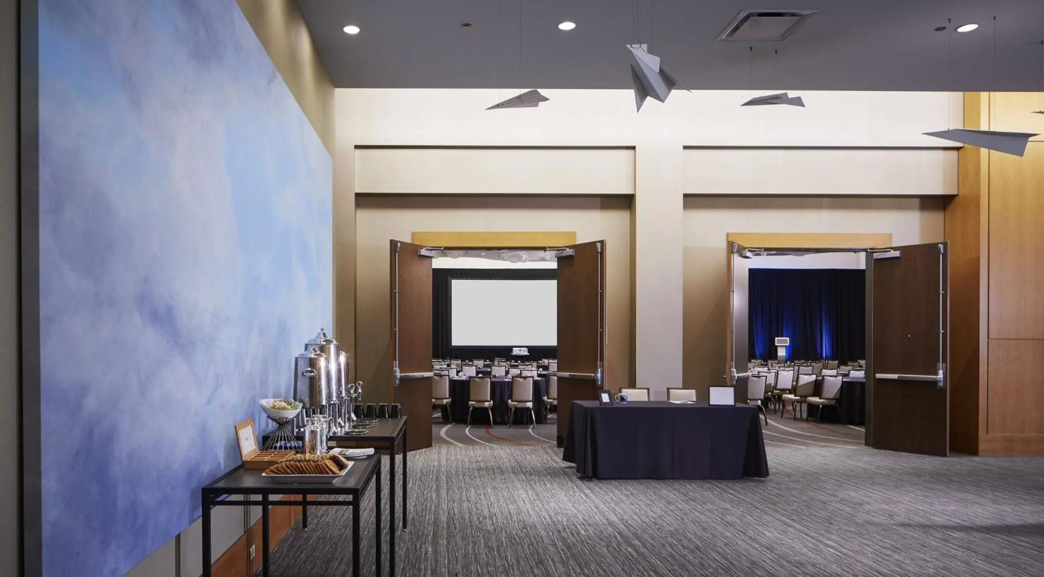 Coffee/tea facilities in Loews Chicago O'Hare Hotel