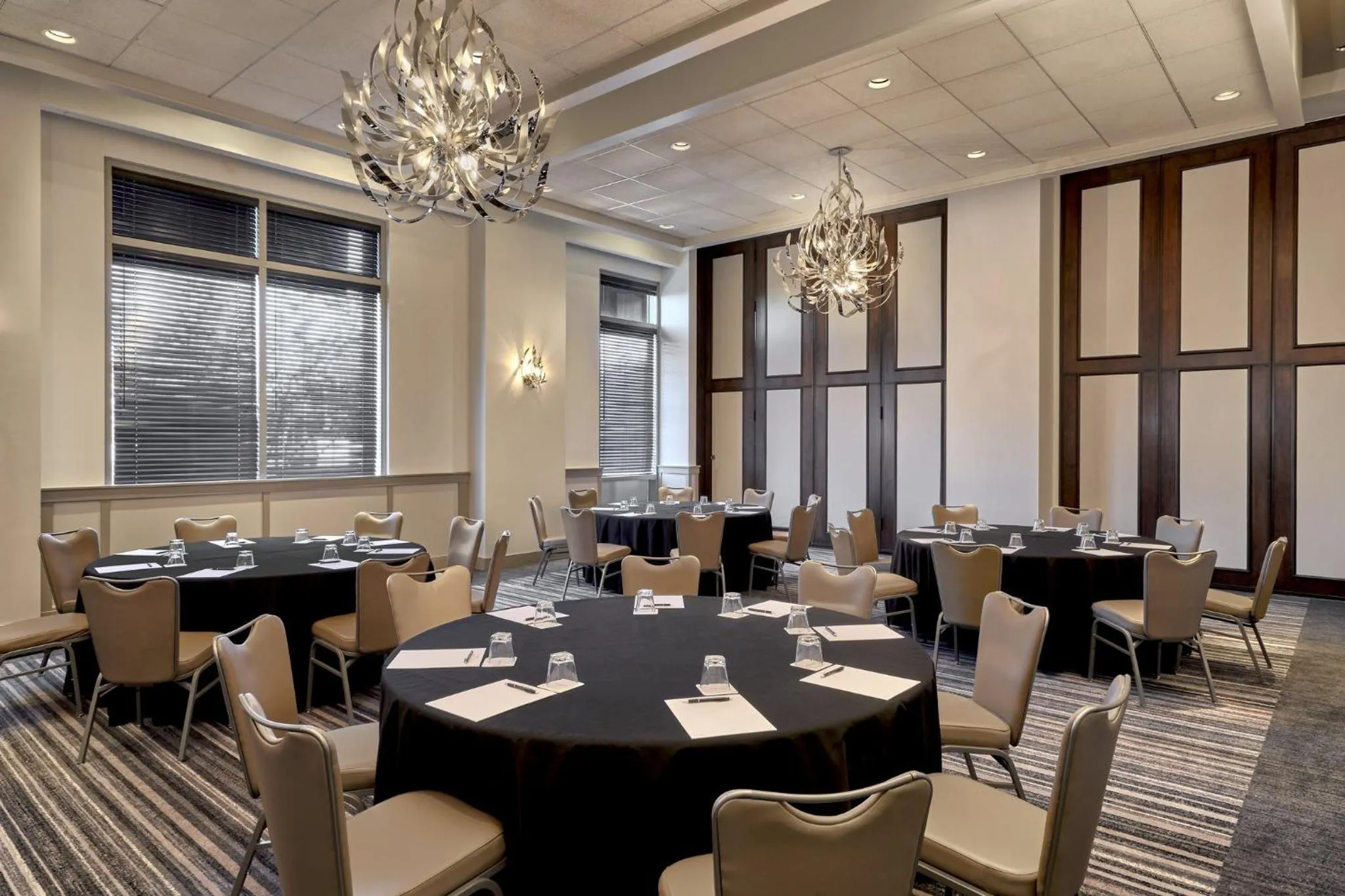 Meeting/conference room in Loews Chicago O'Hare Hotel